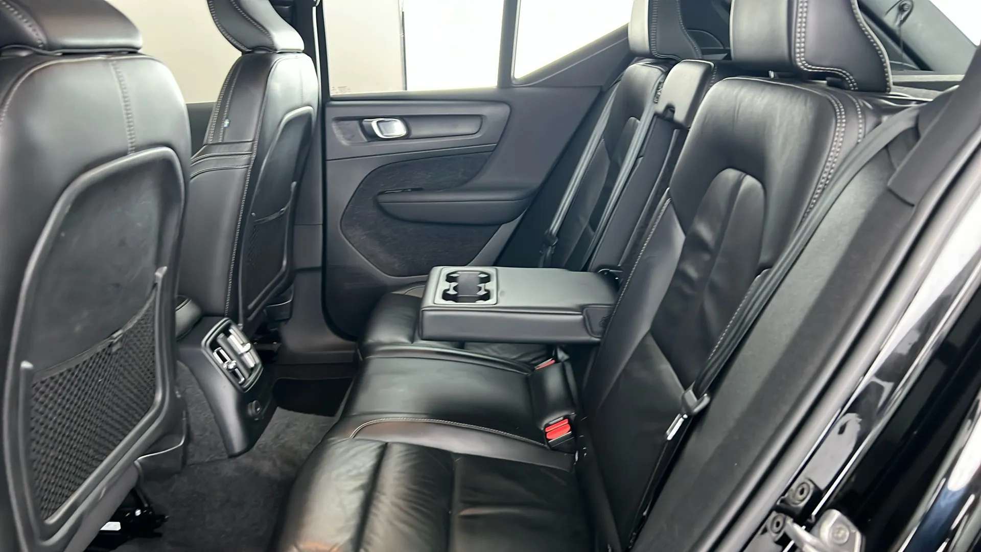 2021 VOLVO XC40 2021 VOLVO XC40