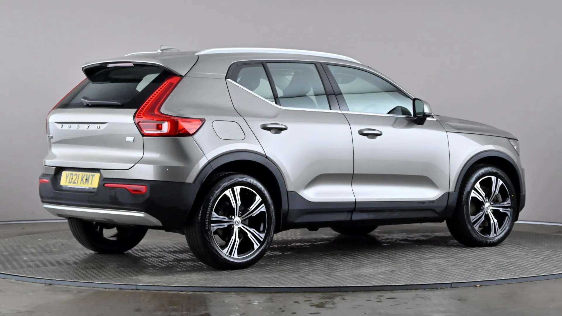 2021 VOLVO XC40 2021 VOLVO XC40