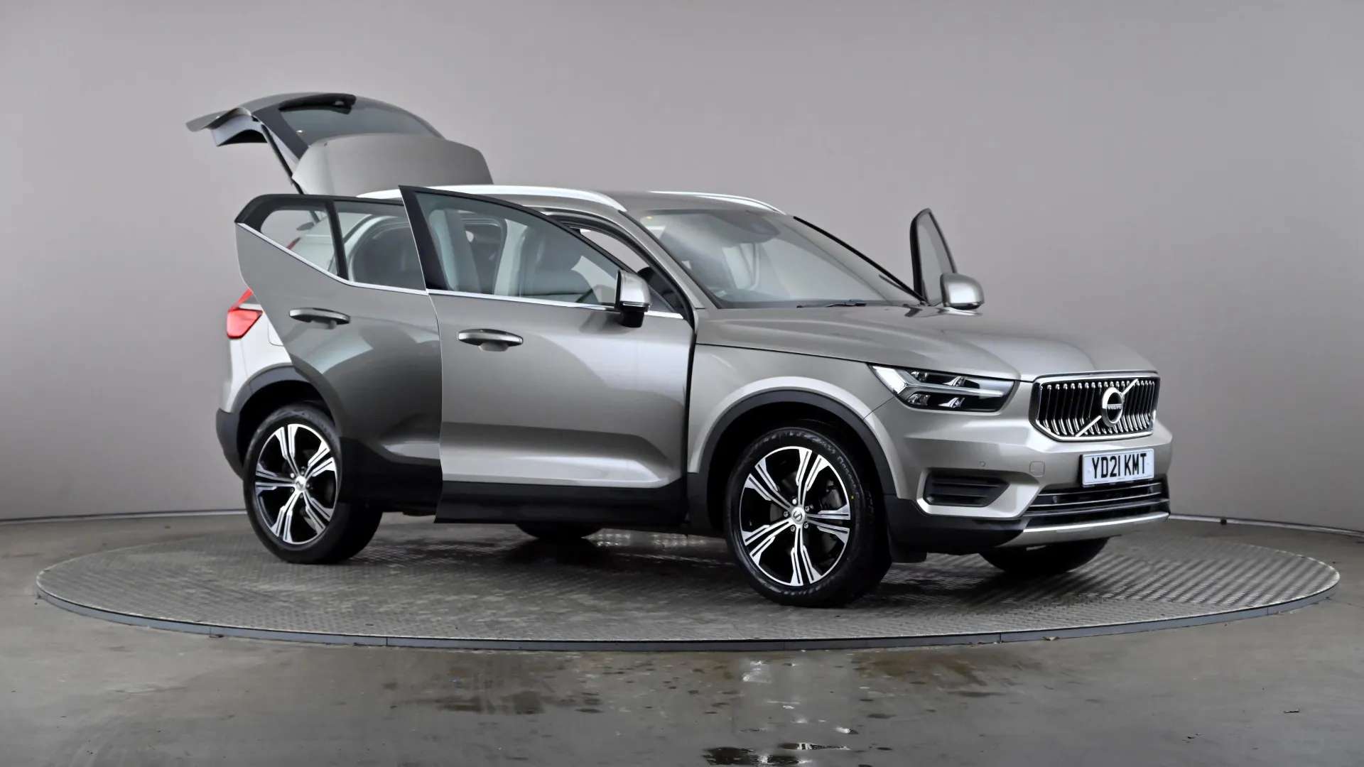 2021 VOLVO XC40 2021 VOLVO XC40