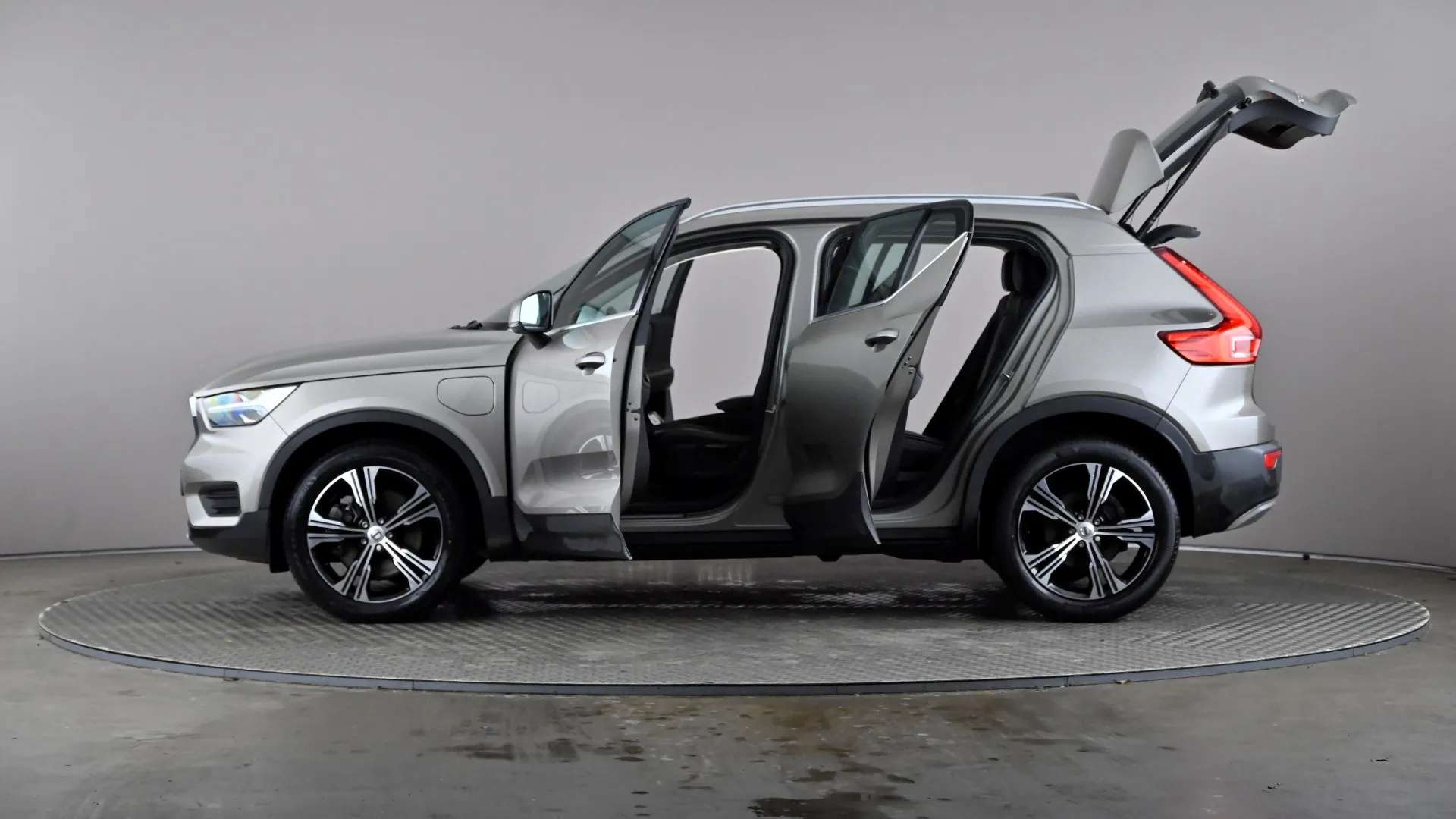 2021 VOLVO XC40 2021 VOLVO XC40
