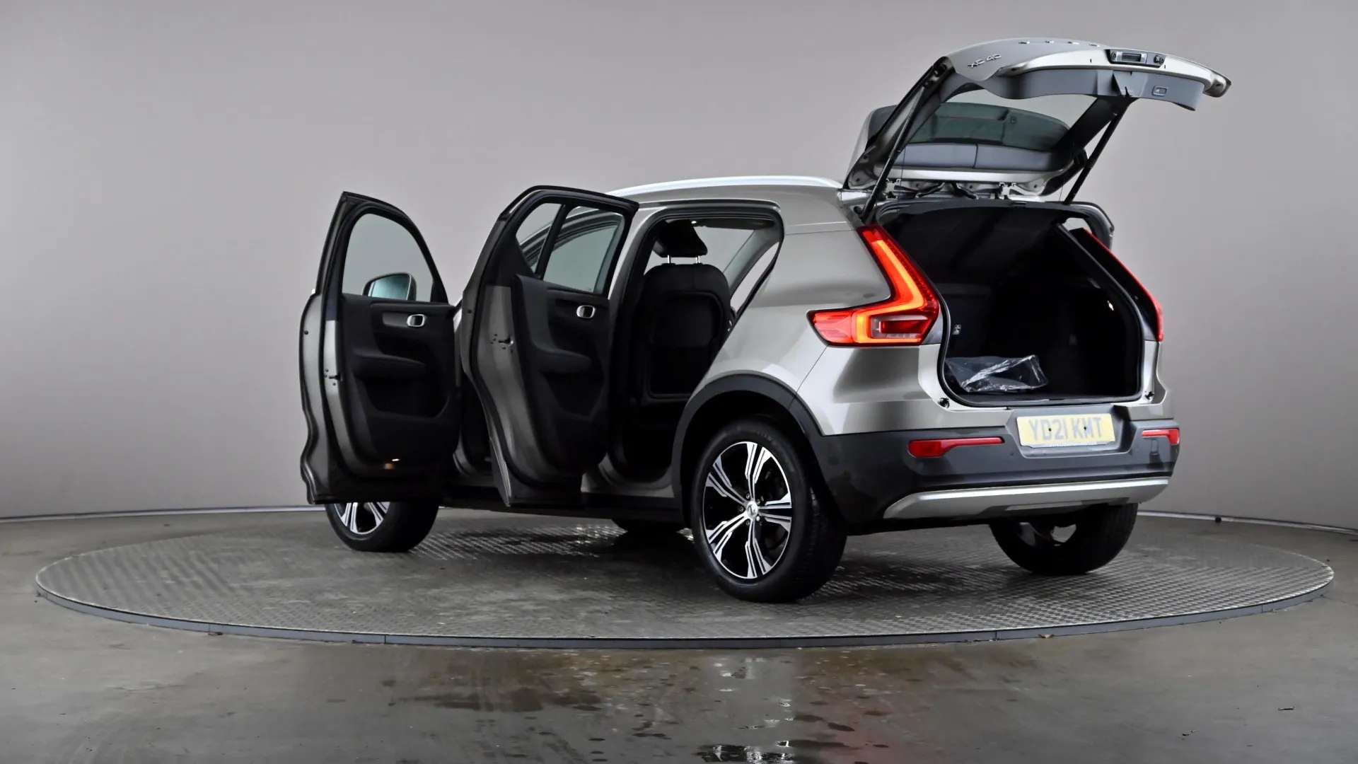 2021 VOLVO XC40 2021 VOLVO XC40