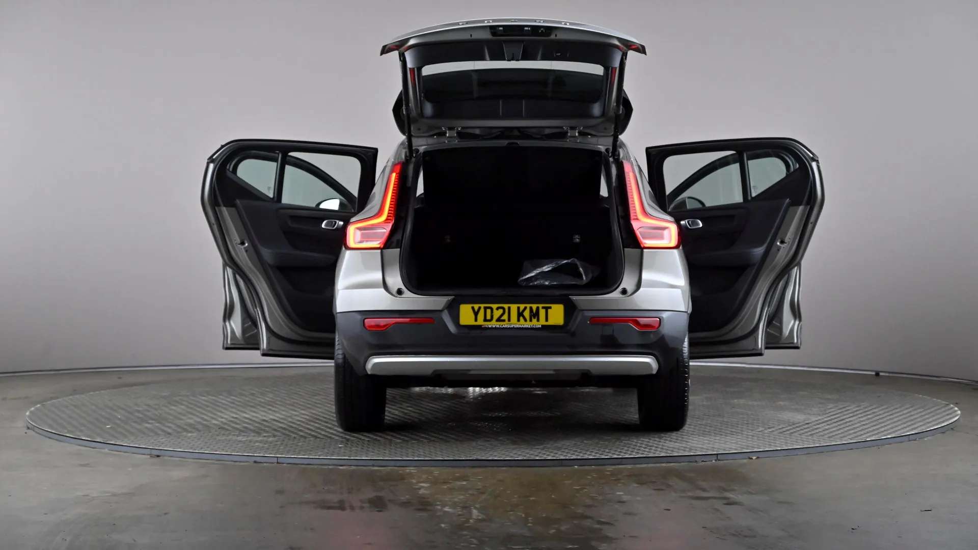 2021 VOLVO XC40 2021 VOLVO XC40