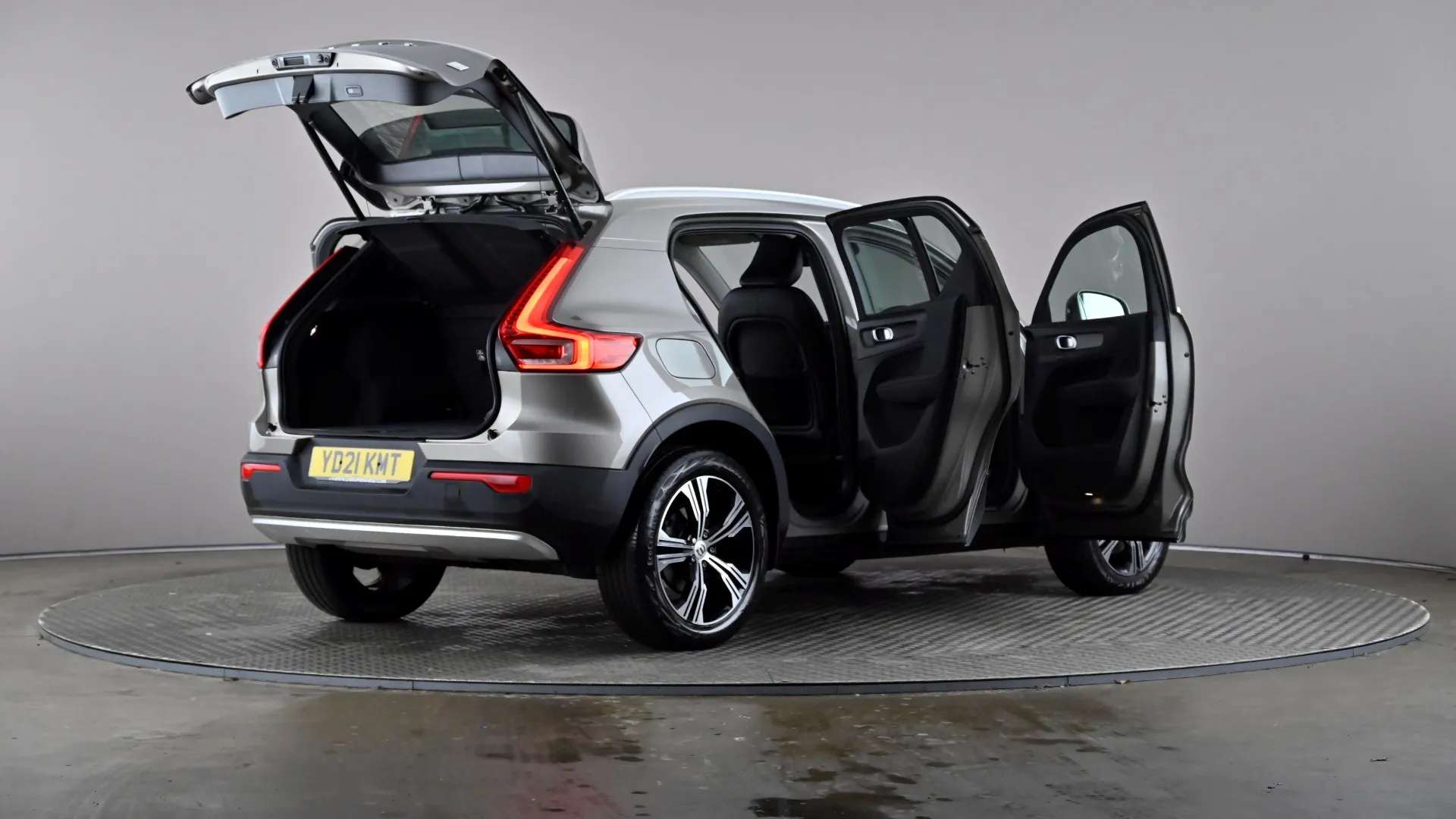 2021 VOLVO XC40 2021 VOLVO XC40