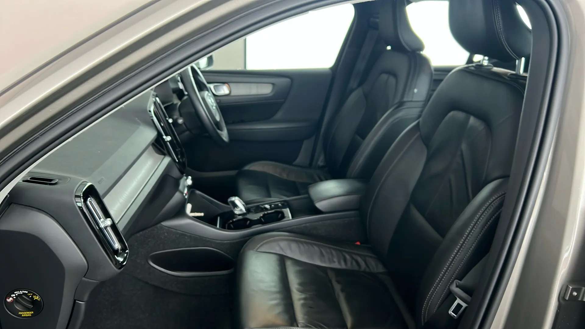 2021 VOLVO XC40 2021 VOLVO XC40