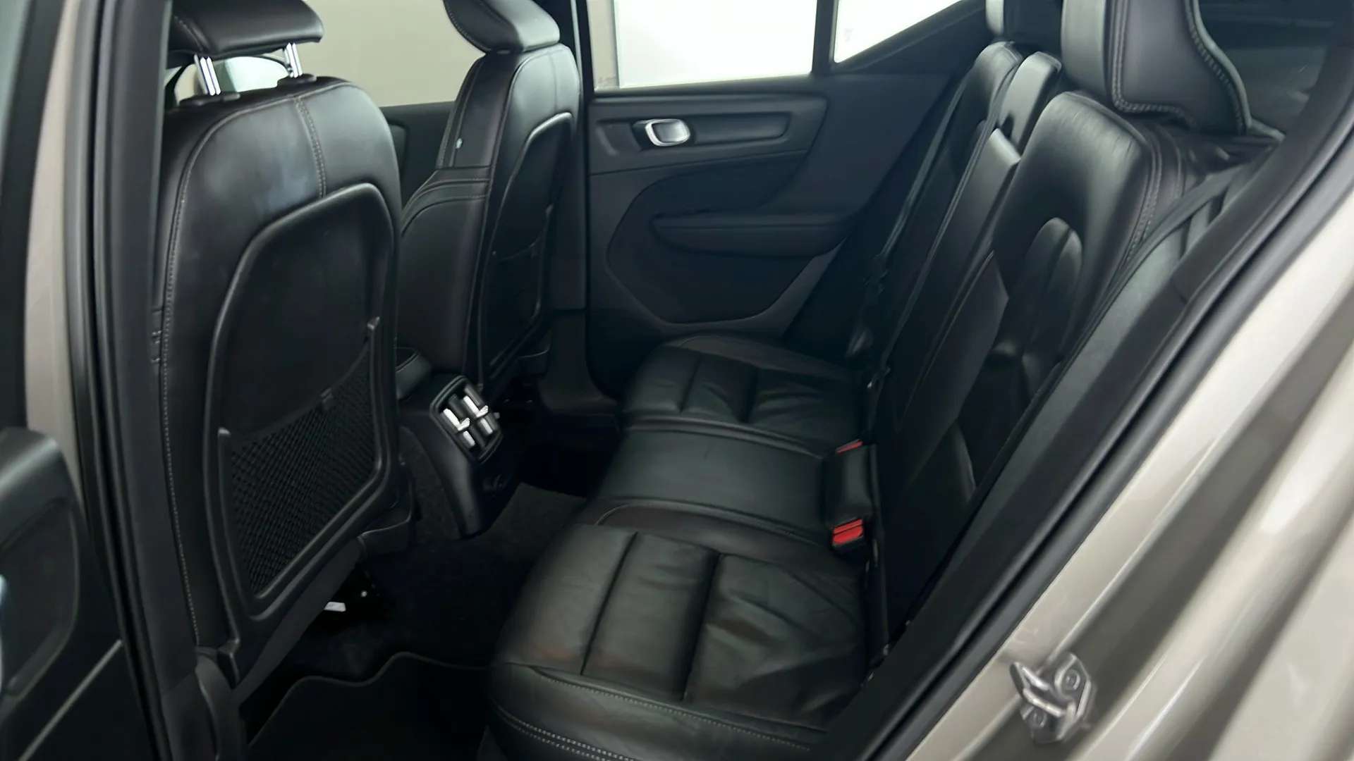 2021 VOLVO XC40 2021 VOLVO XC40