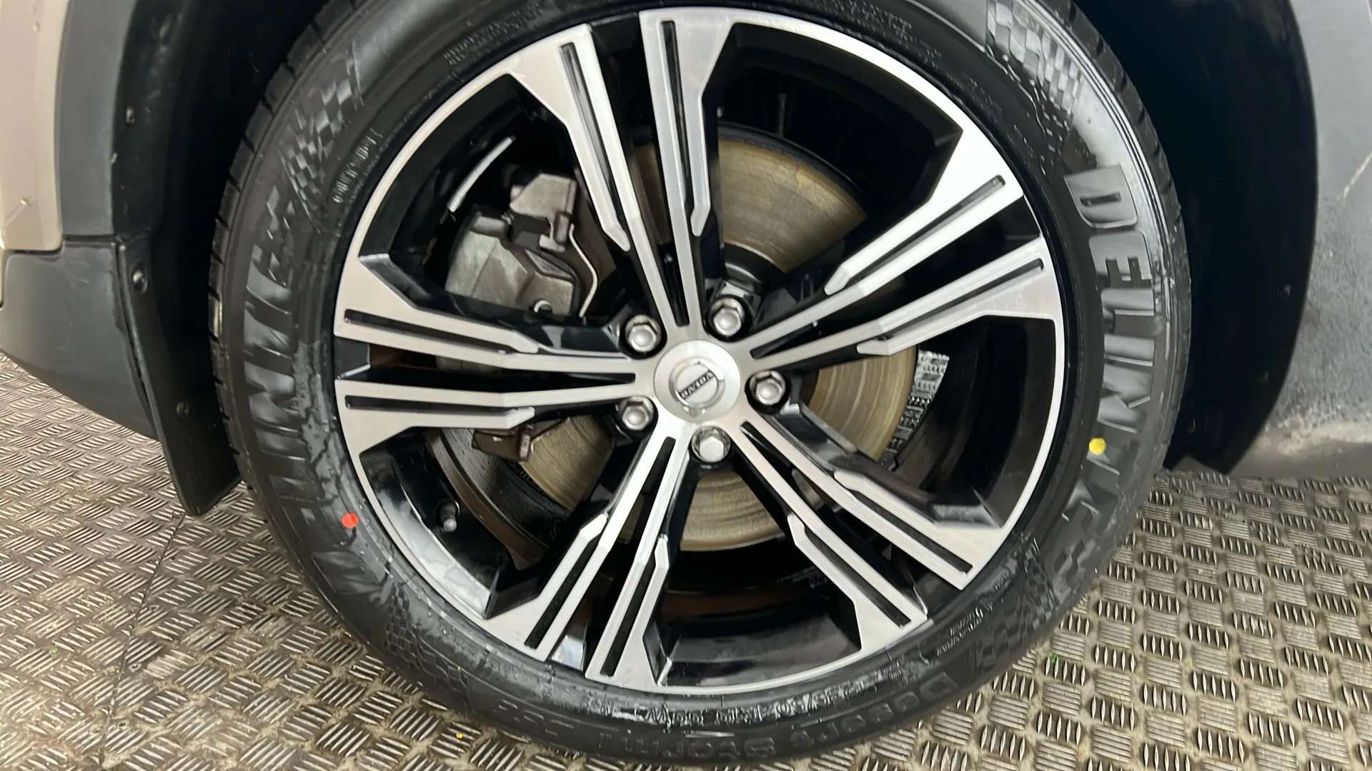 2021 VOLVO XC40 2021 VOLVO XC40