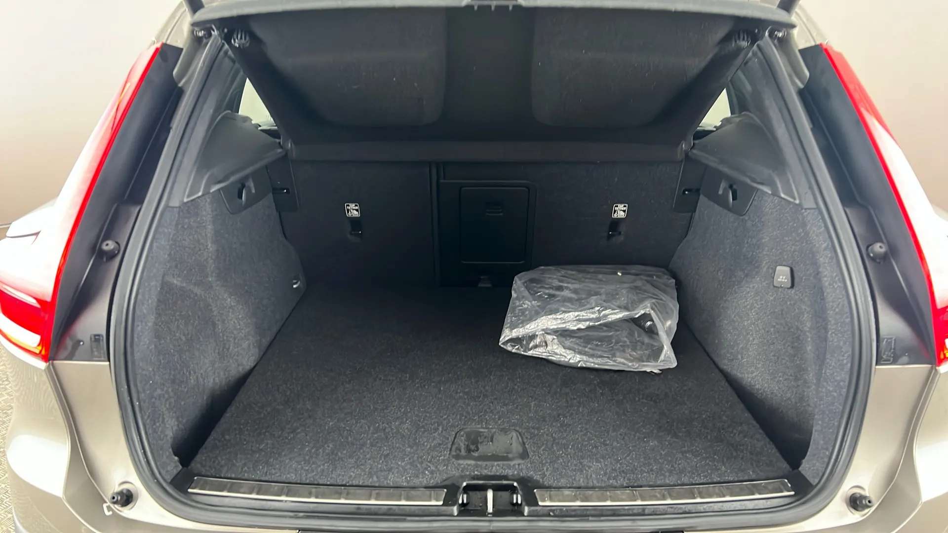 2021 VOLVO XC40 2021 VOLVO XC40