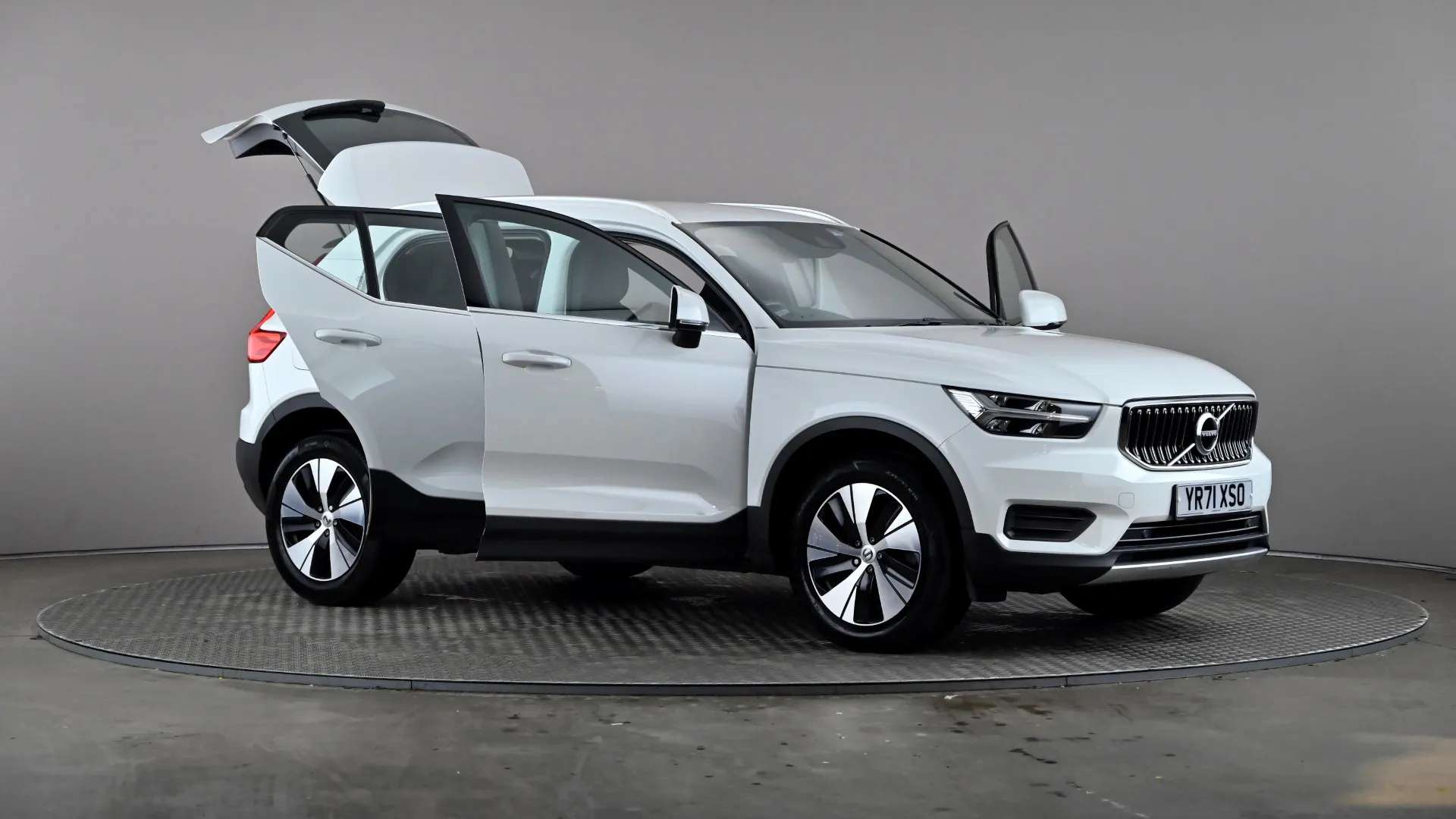 2021 VOLVO XC40 2021 VOLVO XC40