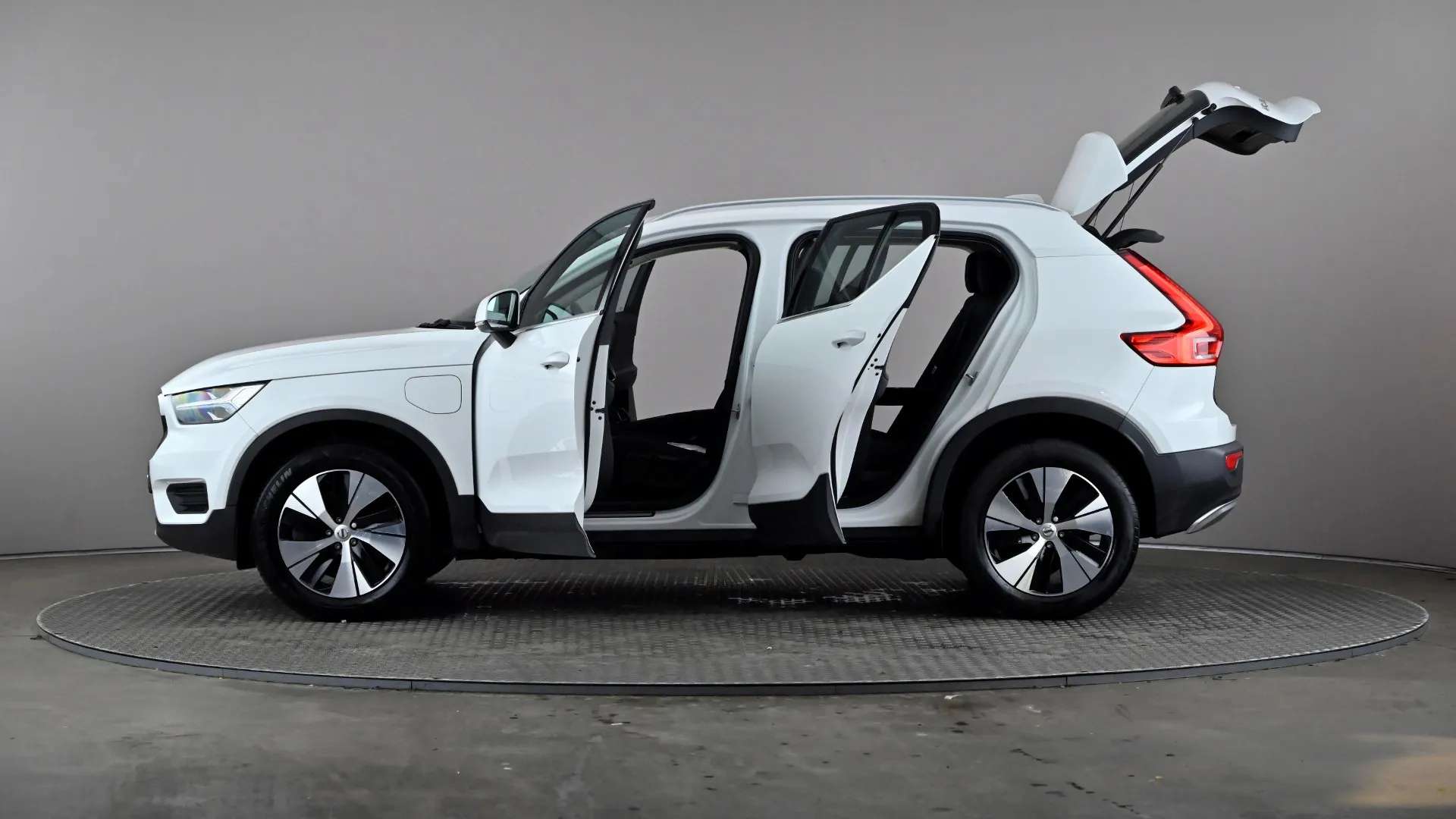 2021 VOLVO XC40 2021 VOLVO XC40