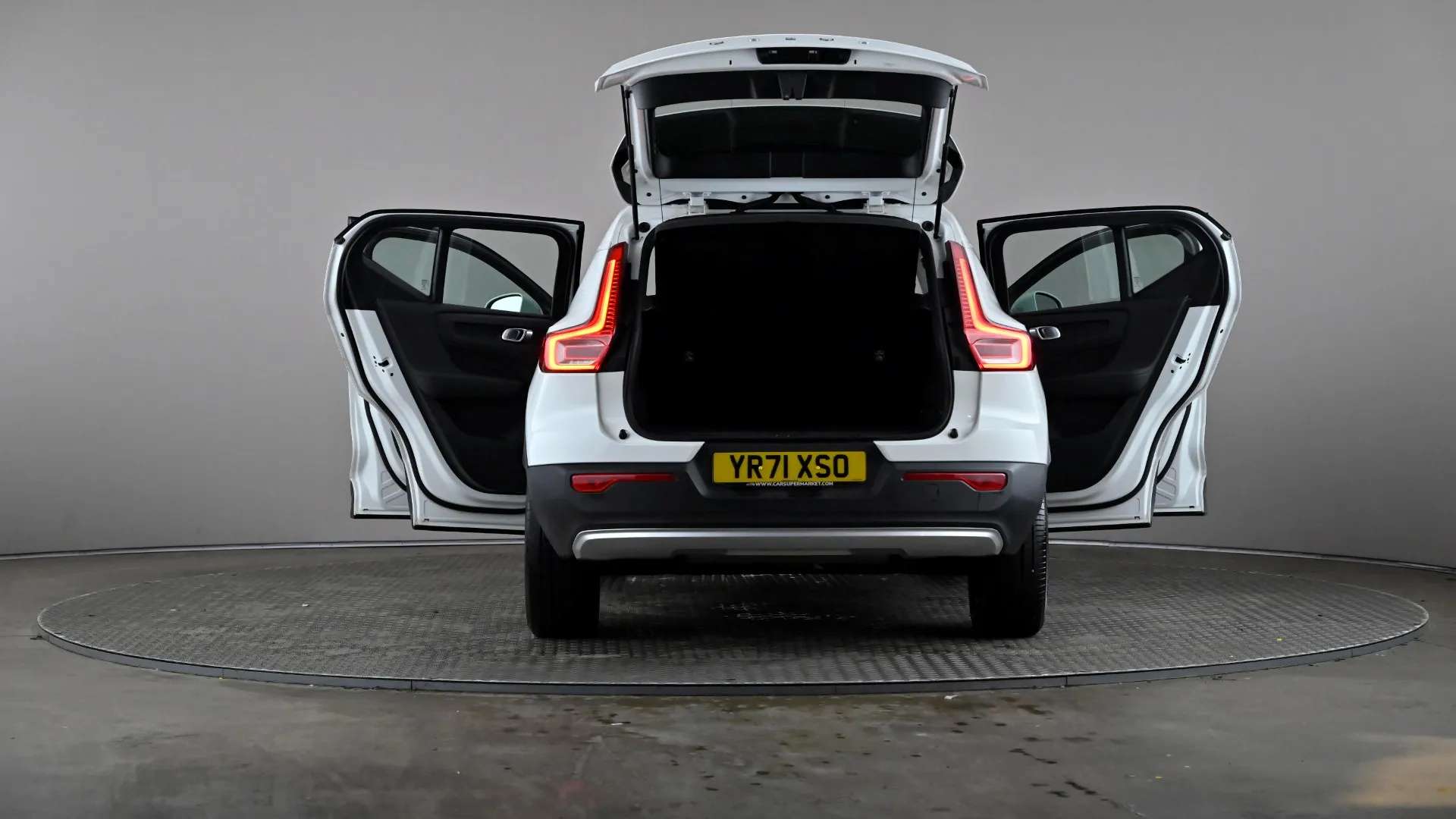 2021 VOLVO XC40 2021 VOLVO XC40