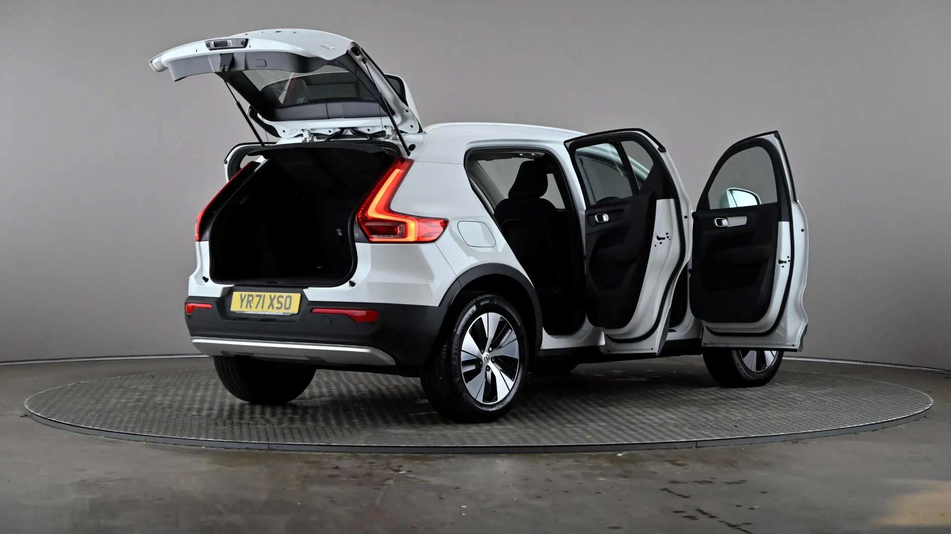 2021 VOLVO XC40 2021 VOLVO XC40