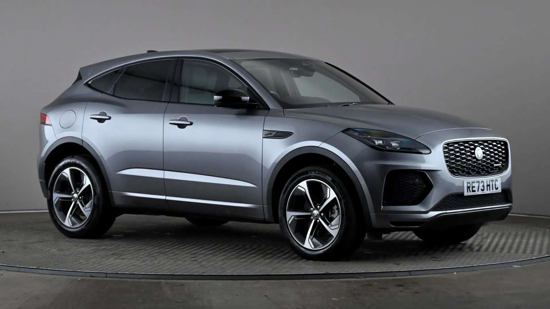 A 2023 JAGUAR E-PACE 1.5 P300e R-Dynamic SE Black Auto A 2023 JAGUAR E-PACE 1.5 P300e R-Dynamic SE Black Auto