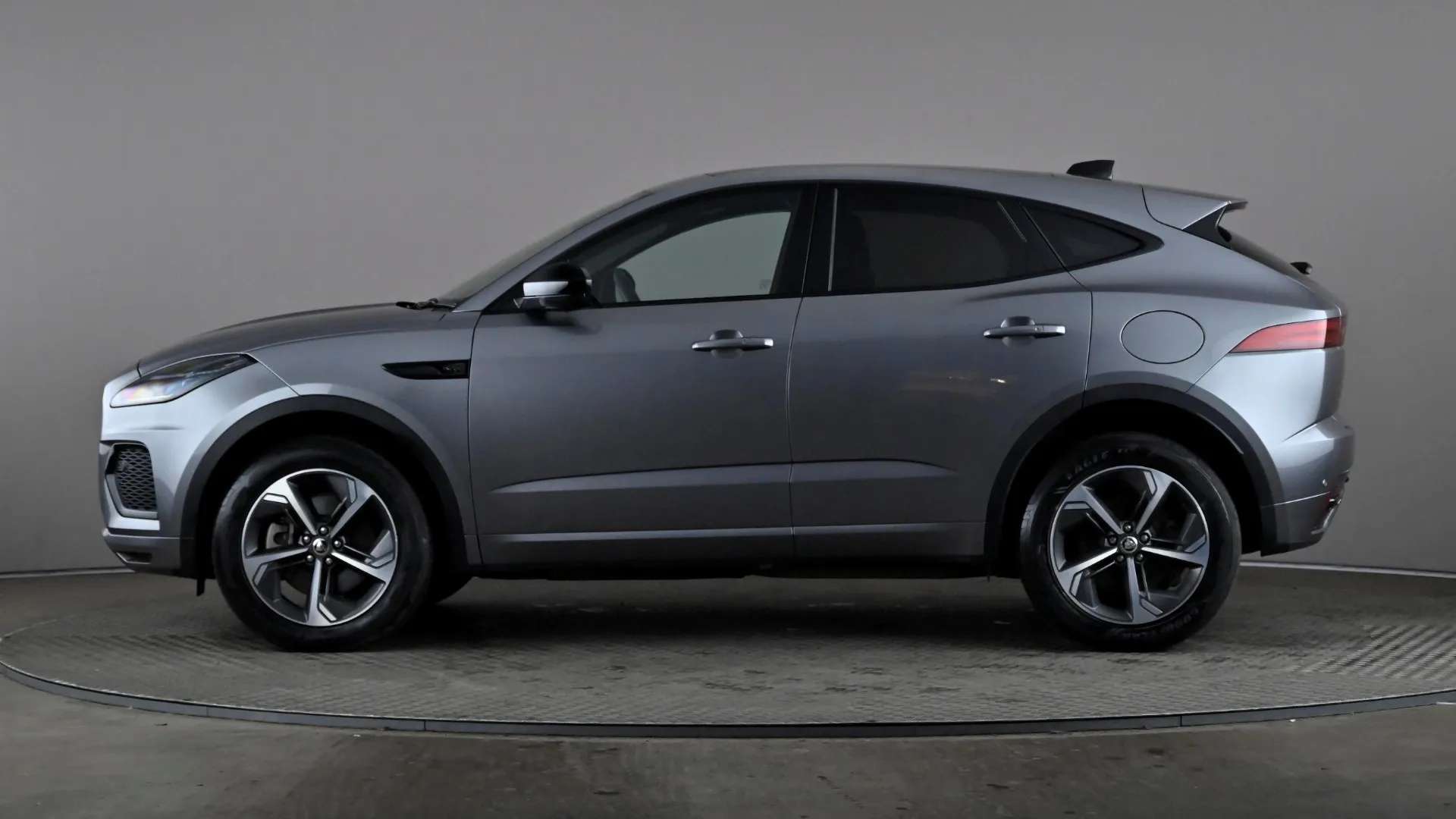 A 2023 JAGUAR E-PACE 1.5 P300e R-Dynamic SE Black Auto A 2023 JAGUAR E-PACE 1.5 P300e R-Dynamic SE Black Auto