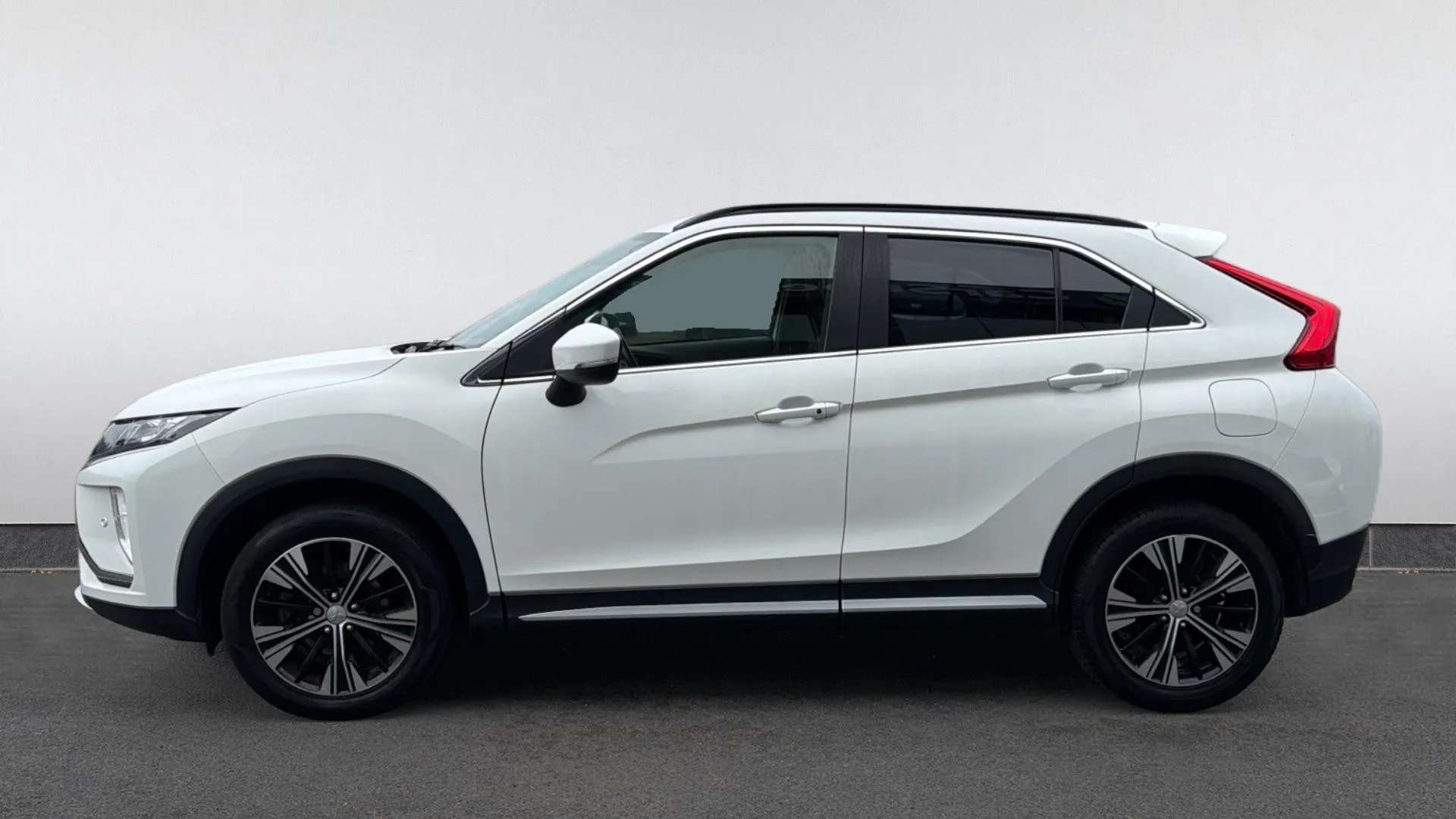 A 2018 MITSUBISHI ECLIPSE CROSS 1.5 3 A 2018 MITSUBISHI ECLIPSE CROSS 1.5 3