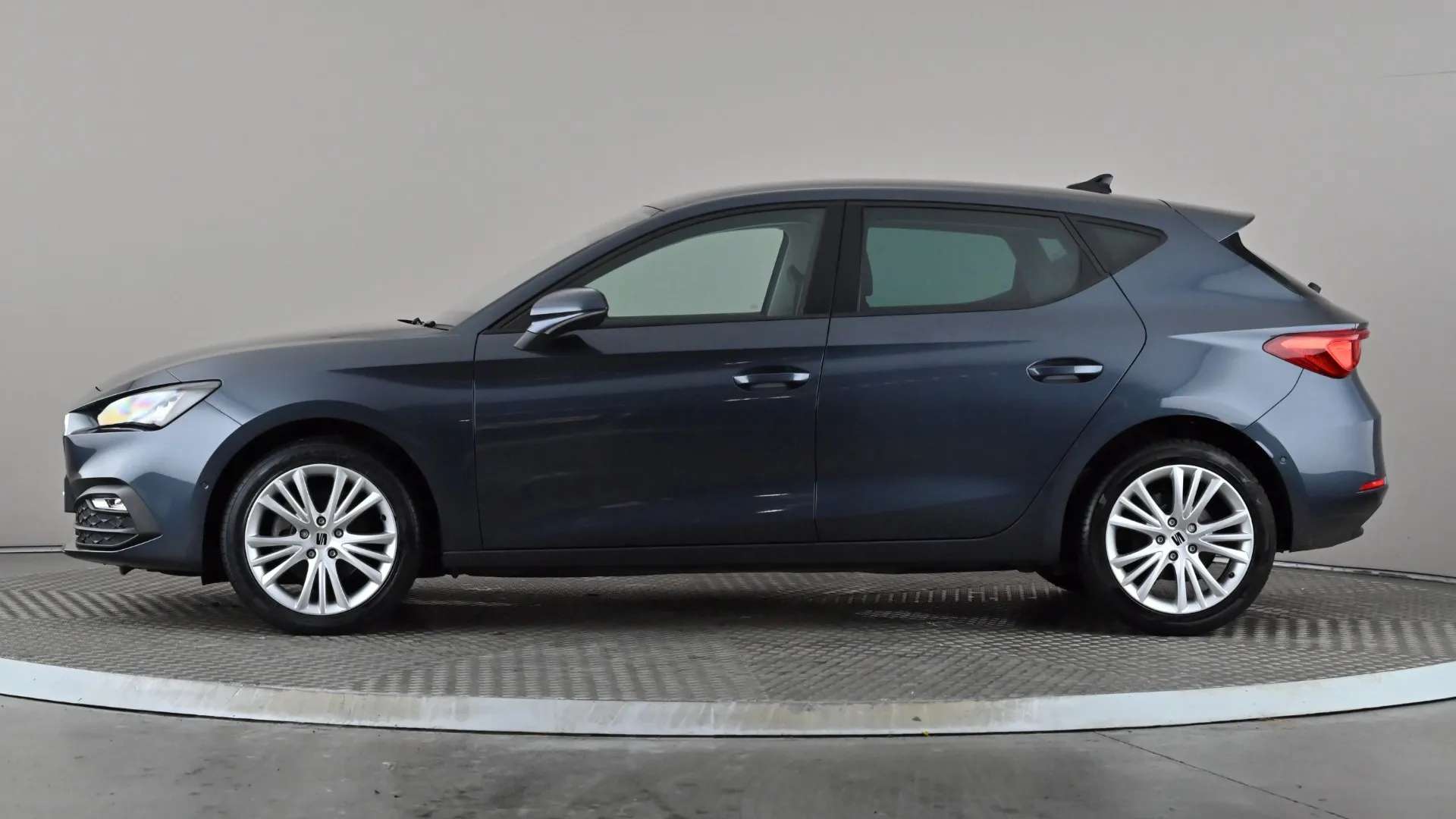 A 2024 SEAT LEON 1.0 eTSI SE Dynamic DSG A 2024 SEAT LEON 1.0 eTSI SE Dynamic DSG