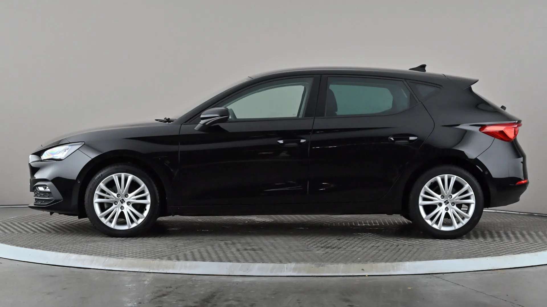 A 2024 SEAT LEON 1.0 eTSI SE Dynamic DSG A 2024 SEAT LEON 1.0 eTSI SE Dynamic DSG