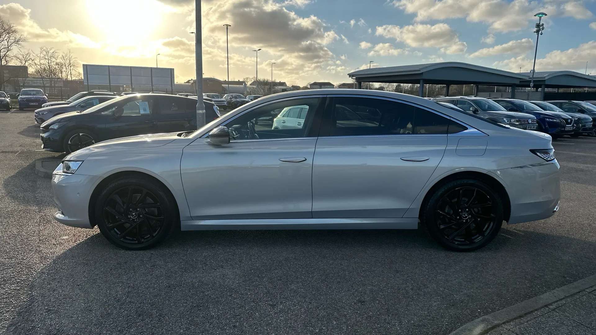 A 2021 DS DS 9 1.6 E-TENSE Rivoli + EAT8 A 2021 DS DS 9 1.6 E-TENSE Rivoli + EAT8