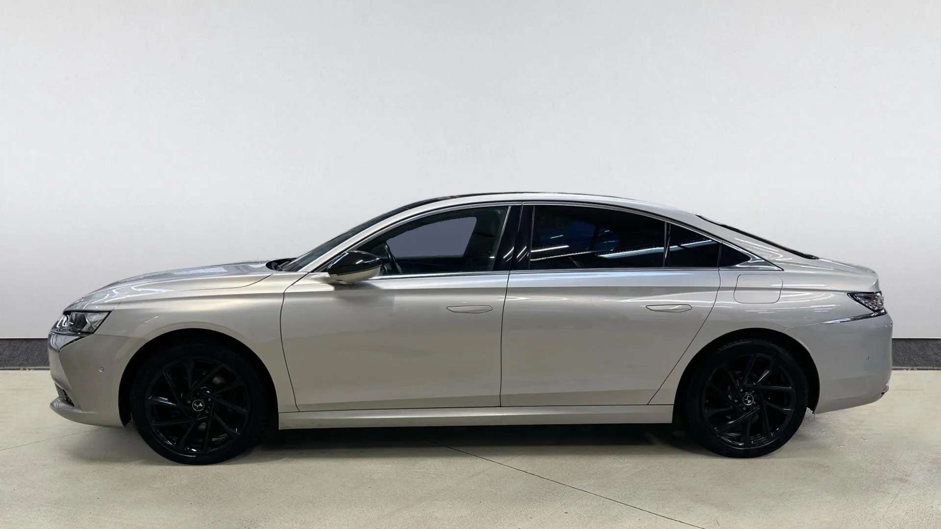 A 2021 DS DS 9 1.6 E-TENSE Rivoli + EAT8 A 2021 DS DS 9 1.6 E-TENSE Rivoli + EAT8