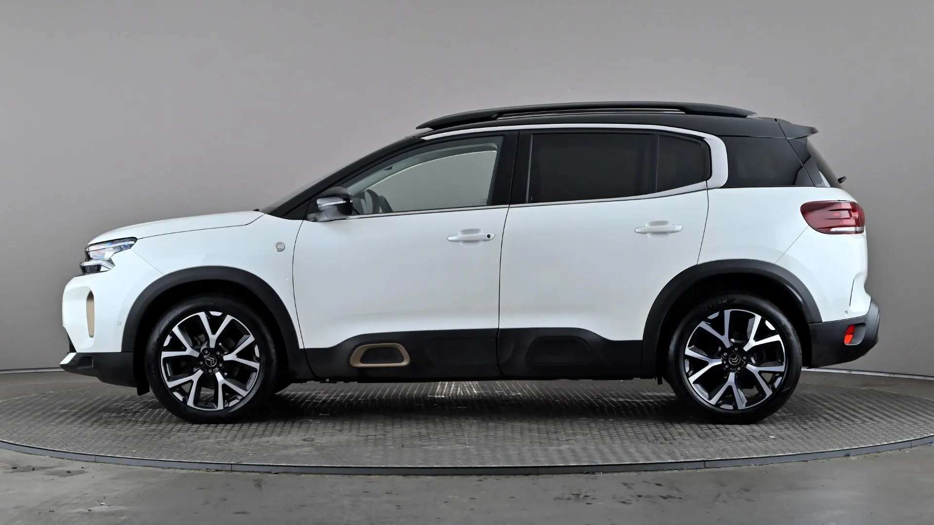 A 2022 CITROEN C5 AIRCROSS 1.5 BlueHDi C-Series Edition A 2022 CITROEN C5 AIRCROSS 1.5 BlueHDi C-Series Edition