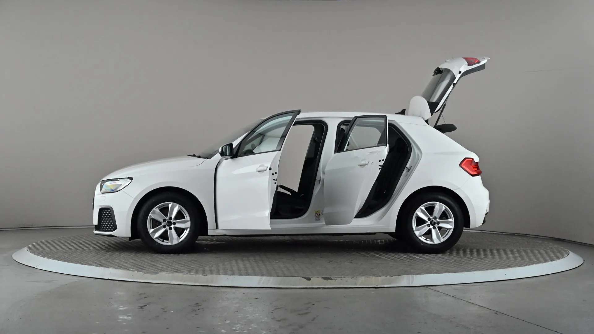 2021 AUDI A1 2021 AUDI A1