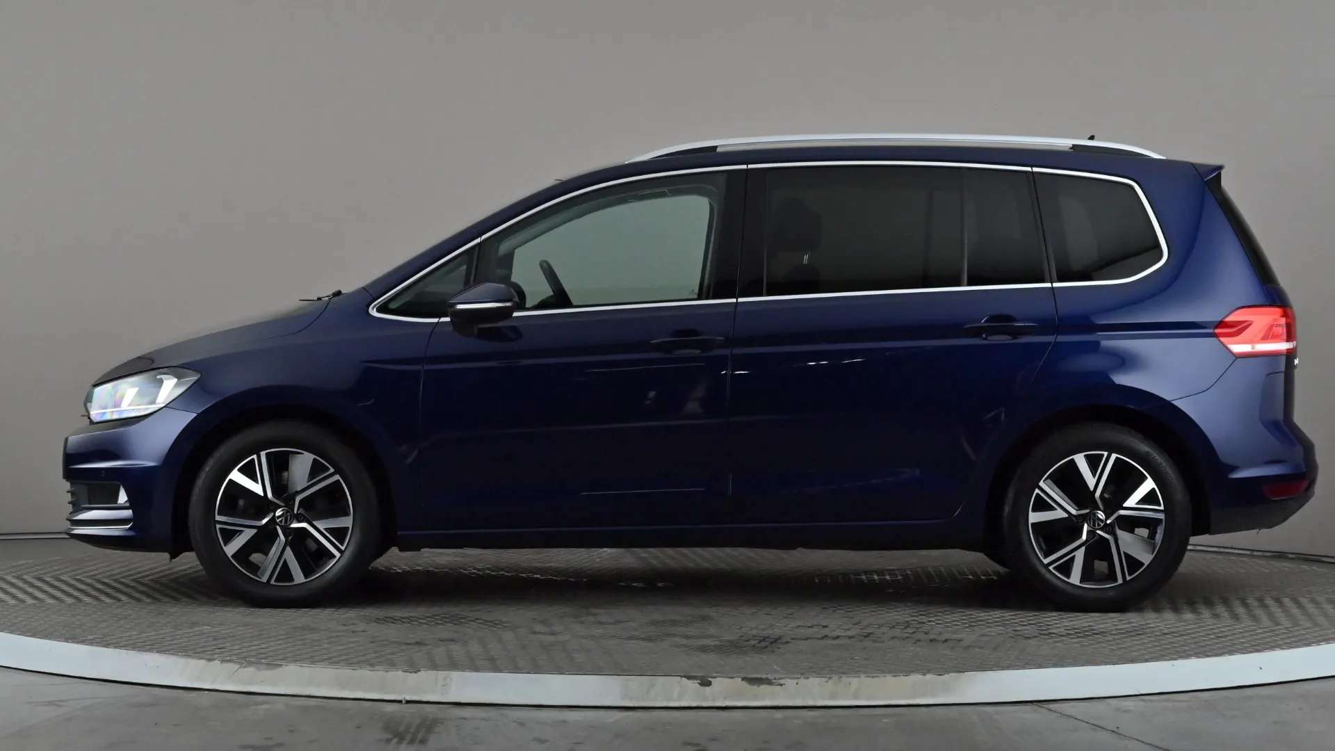 2021 VOLKSWAGEN TOURAN 2021 VOLKSWAGEN TOURAN