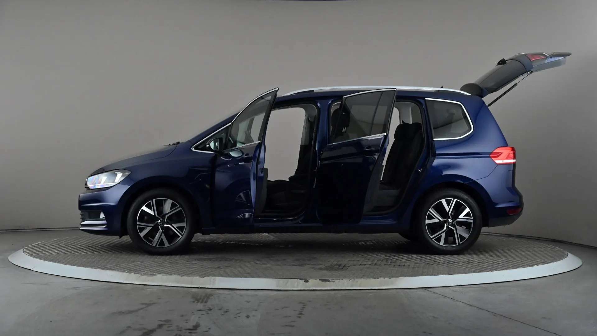 2021 VOLKSWAGEN TOURAN 2021 VOLKSWAGEN TOURAN