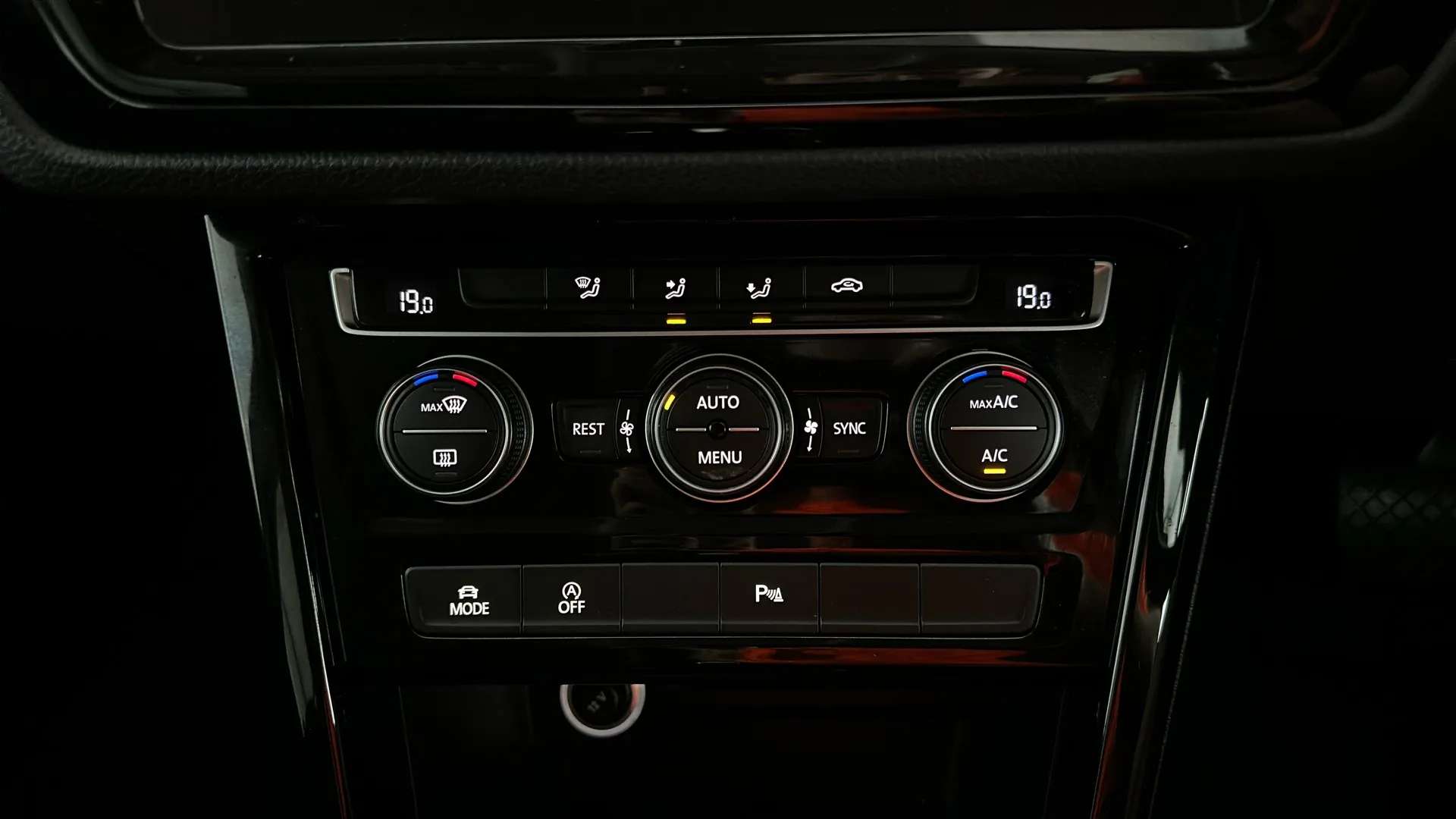 2021 VOLKSWAGEN TOURAN 2021 VOLKSWAGEN TOURAN