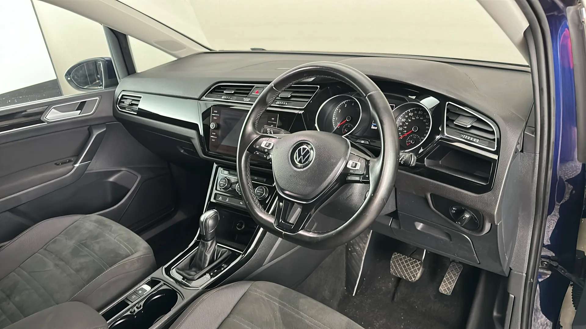 2021 VOLKSWAGEN TOURAN 2021 VOLKSWAGEN TOURAN