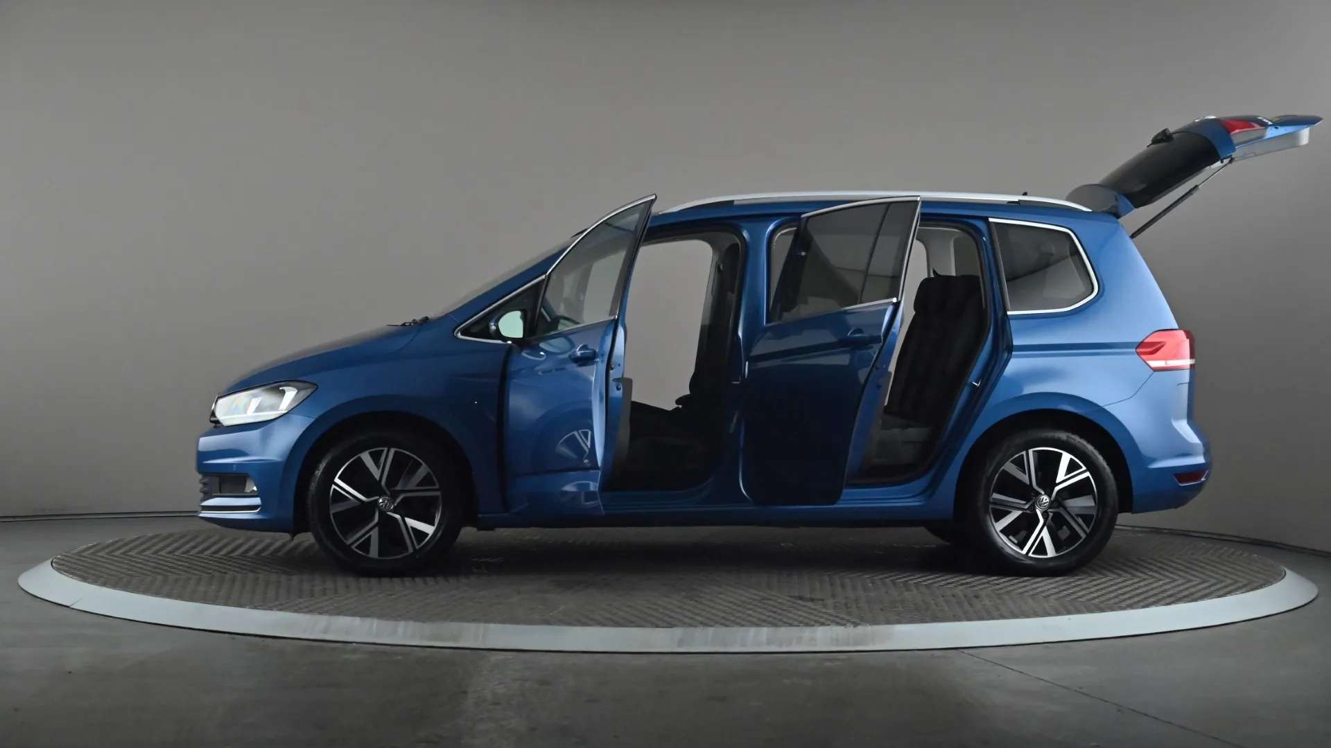 2020 VOLKSWAGEN TOURAN 2020 VOLKSWAGEN TOURAN