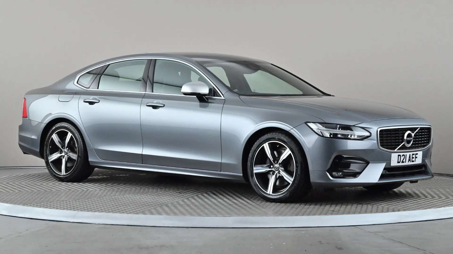 A 2019 VOLVO S90 2.0 T4 R DESIGN Geartronic A 2019 VOLVO S90 2.0 T4 R DESIGN Geartronic