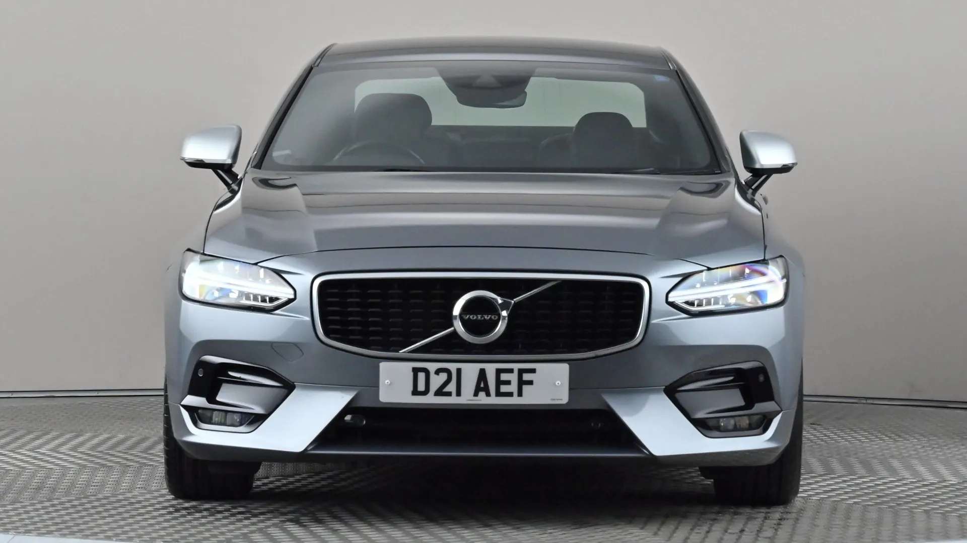 A 2019 VOLVO S90 2.0 T4 R DESIGN Geartronic A 2019 VOLVO S90 2.0 T4 R DESIGN Geartronic