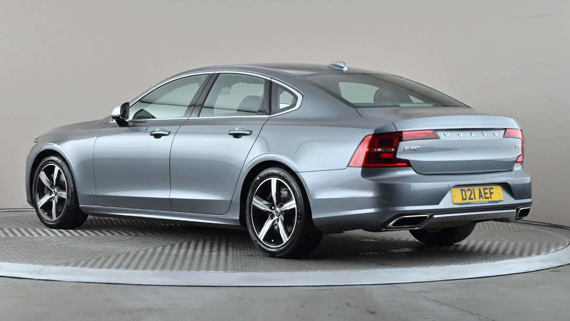 A 2019 VOLVO S90 2.0 T4 R DESIGN Geartronic A 2019 VOLVO S90 2.0 T4 R DESIGN Geartronic