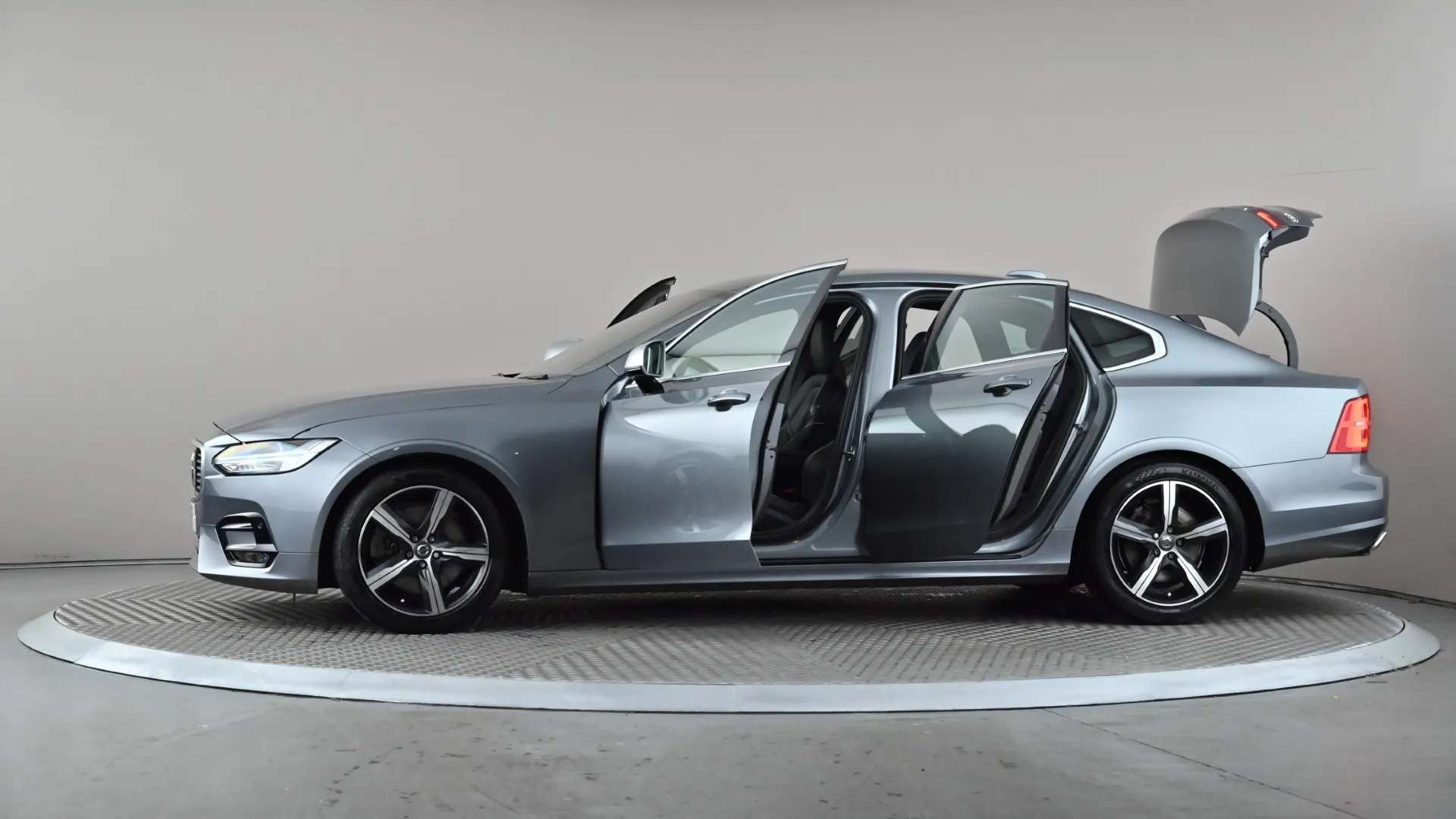 2019 VOLVO S90 2019 VOLVO S90