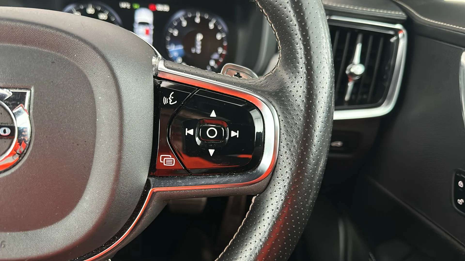 2019 VOLVO S90 2019 VOLVO S90