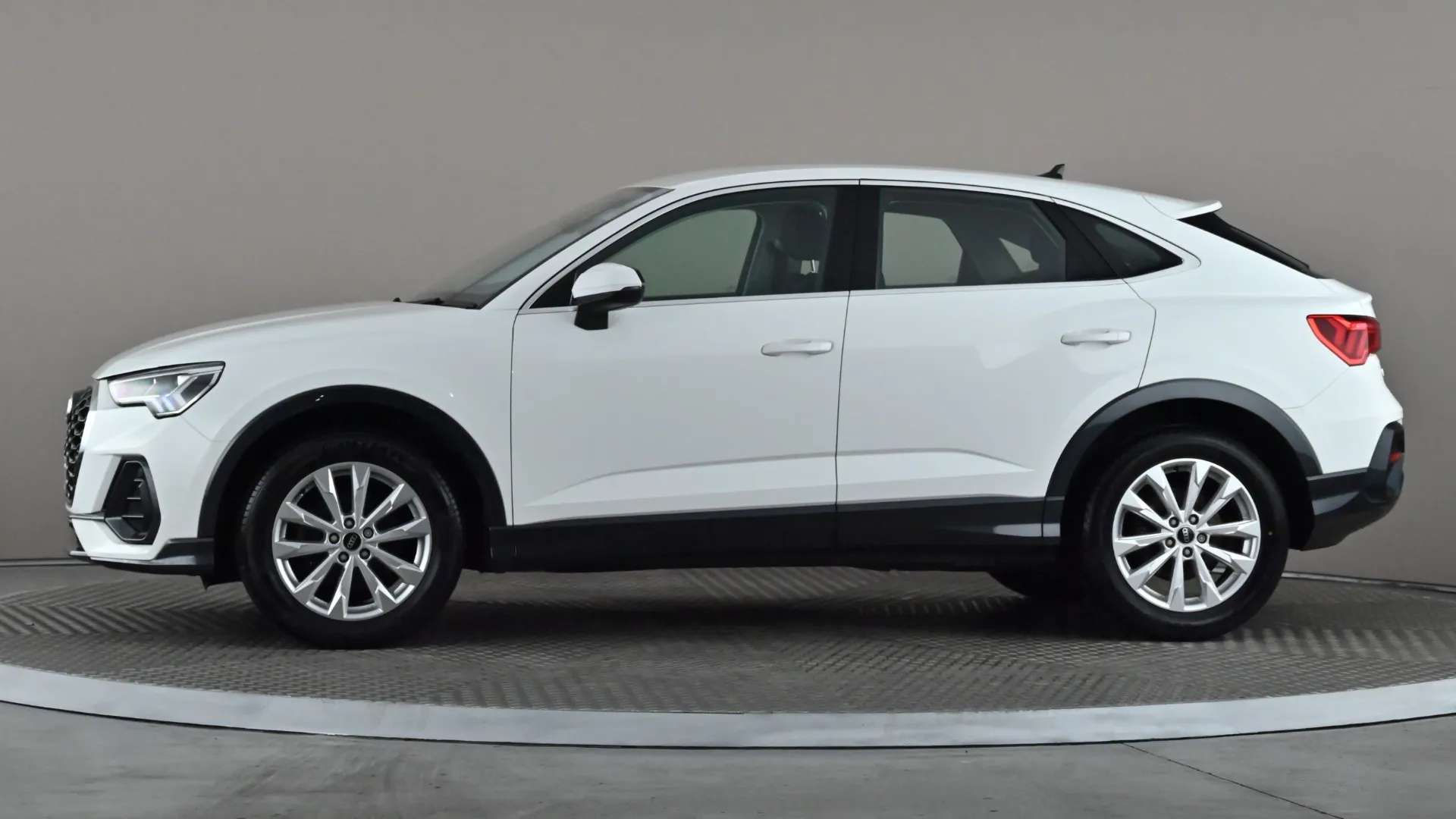 A 2022 AUDI Q3 35 TFSI Sport S Tronic A 2022 AUDI Q3 35 TFSI Sport S Tronic