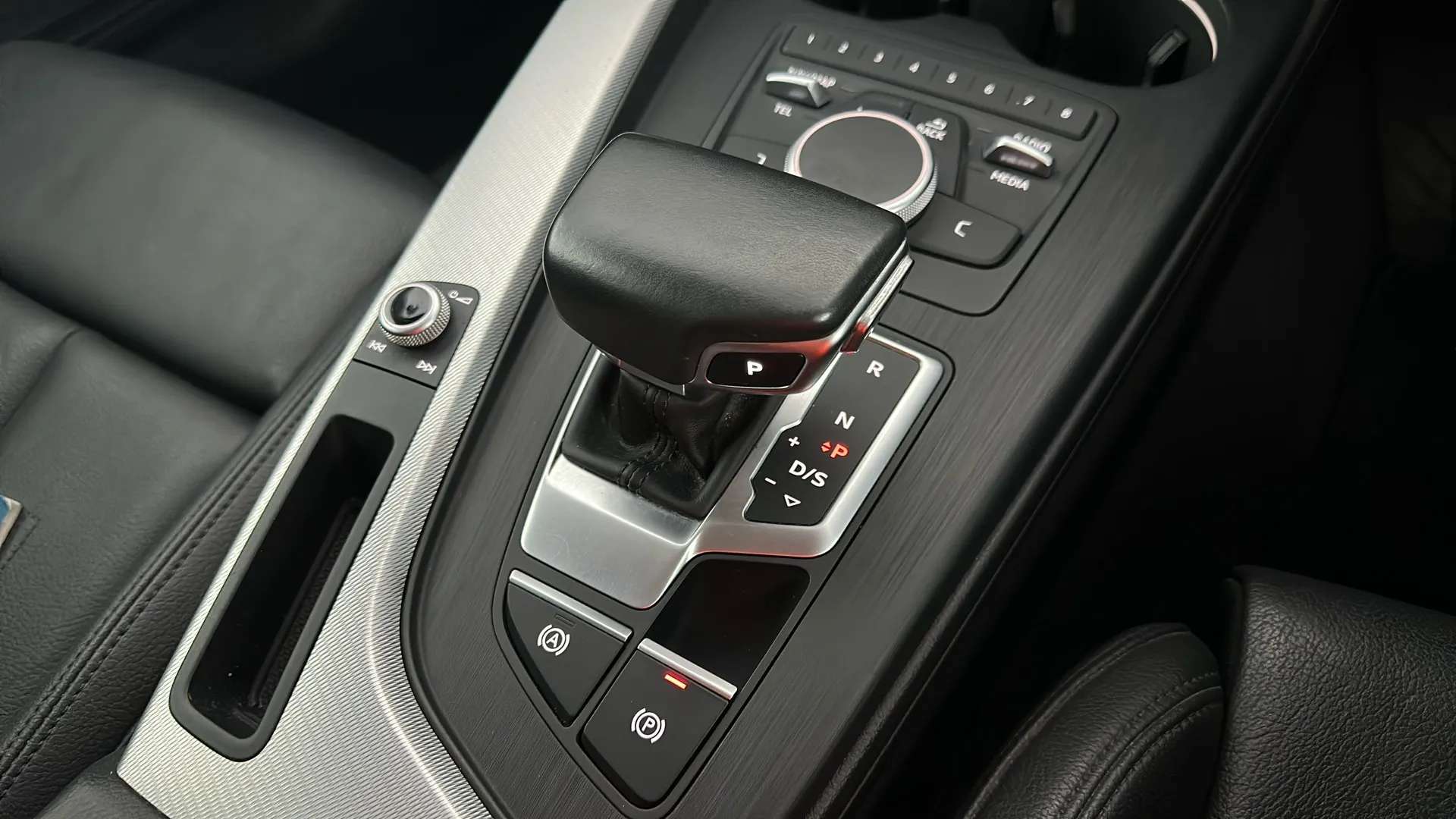 2018 AUDI A4 2018 AUDI A4