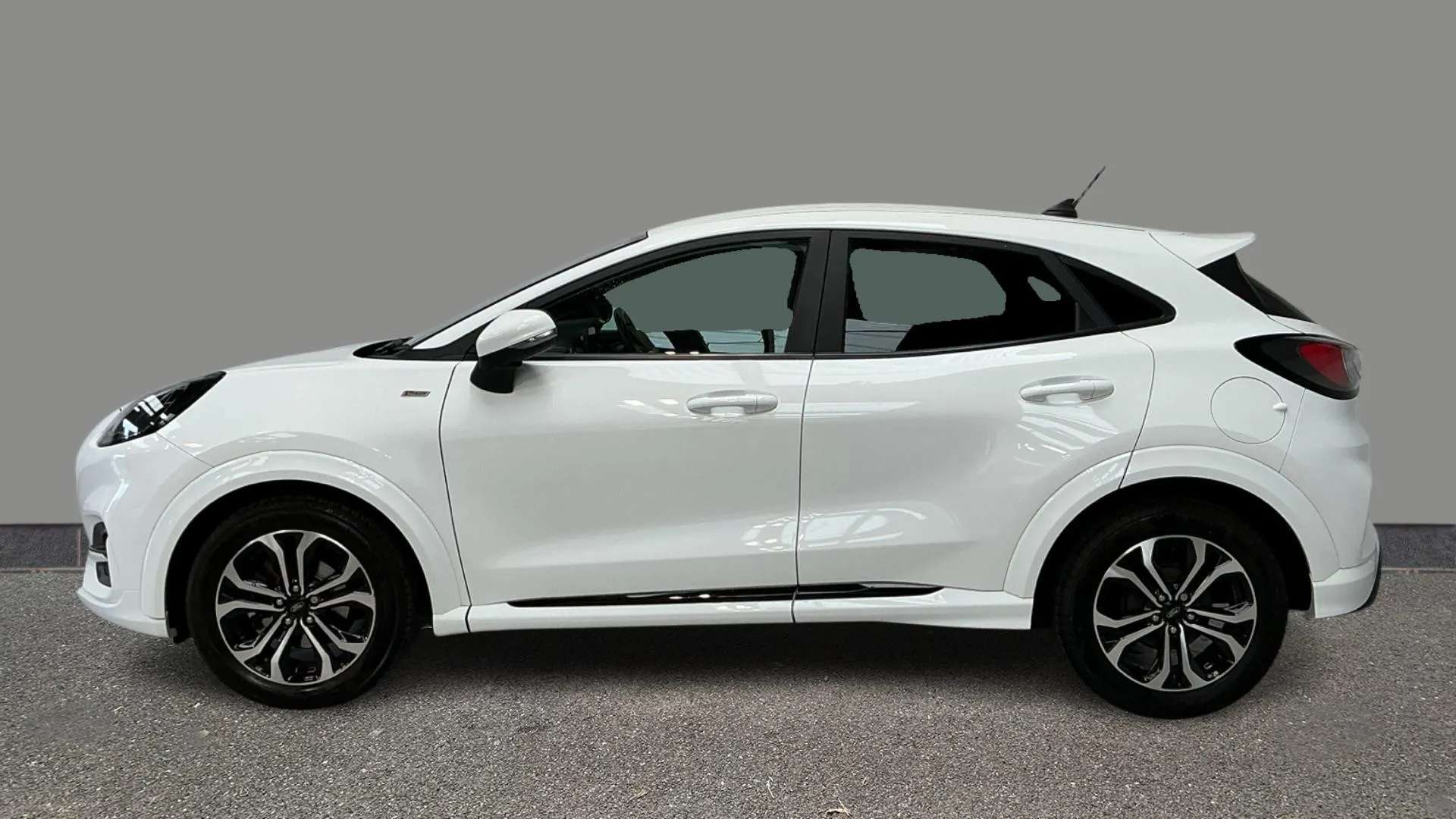 A 2021 FORD PUMA 1.0 EcoBoost Hybrid mHEV ST-Line Design A 2021 FORD PUMA 1.0 EcoBoost Hybrid mHEV ST-Line Design
