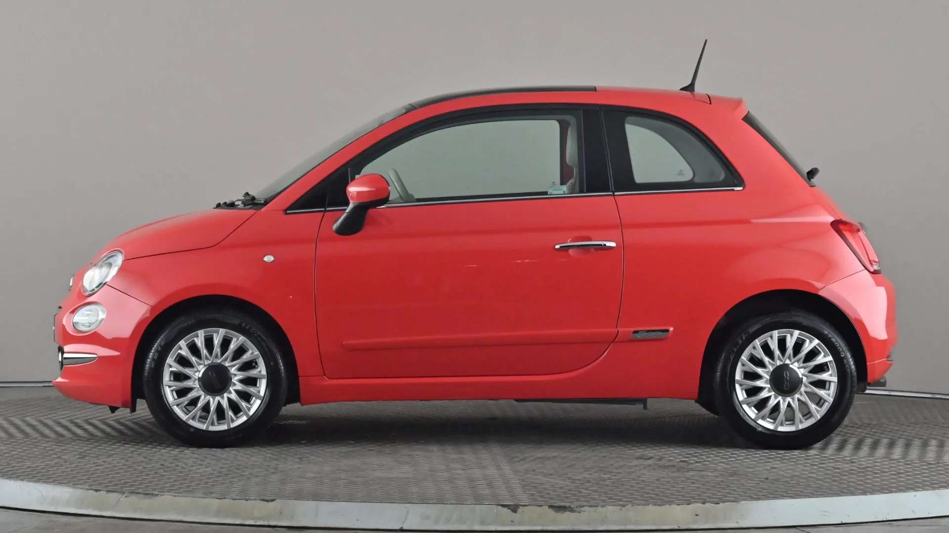 A 2016 FIAT 500 1.2 Lounge A 2016 FIAT 500 1.2 Lounge