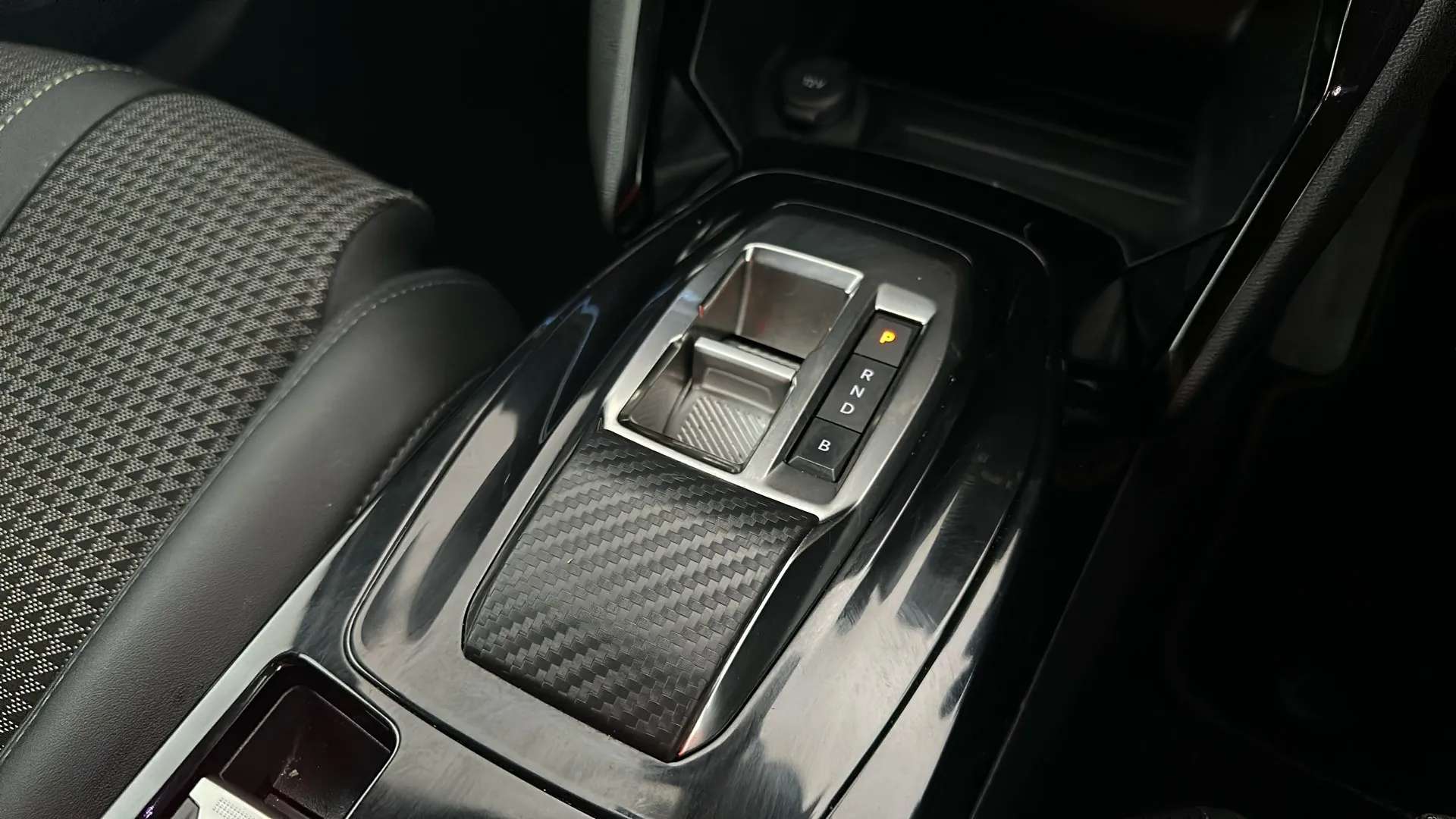 2023 PEUGEOT 2008 2023 PEUGEOT 2008