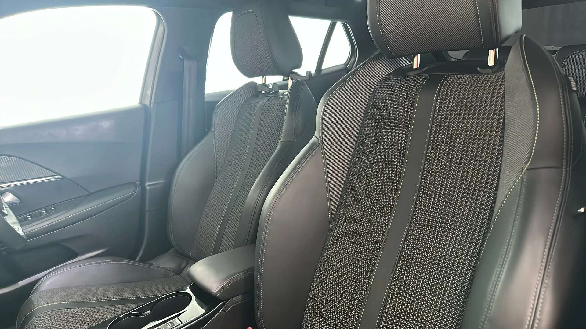 2023 PEUGEOT 2008 2023 PEUGEOT 2008