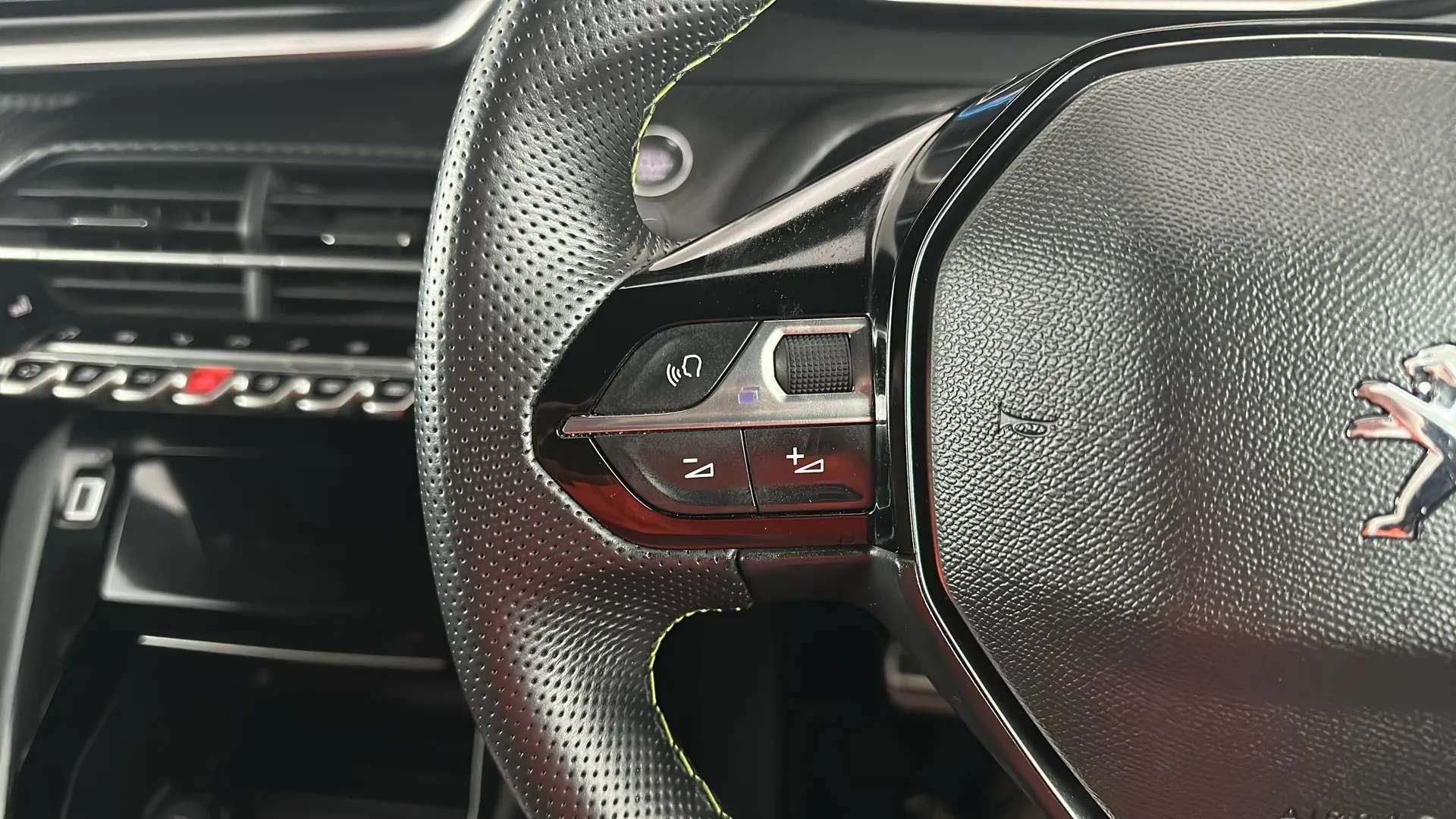 2023 PEUGEOT 2008 2023 PEUGEOT 2008