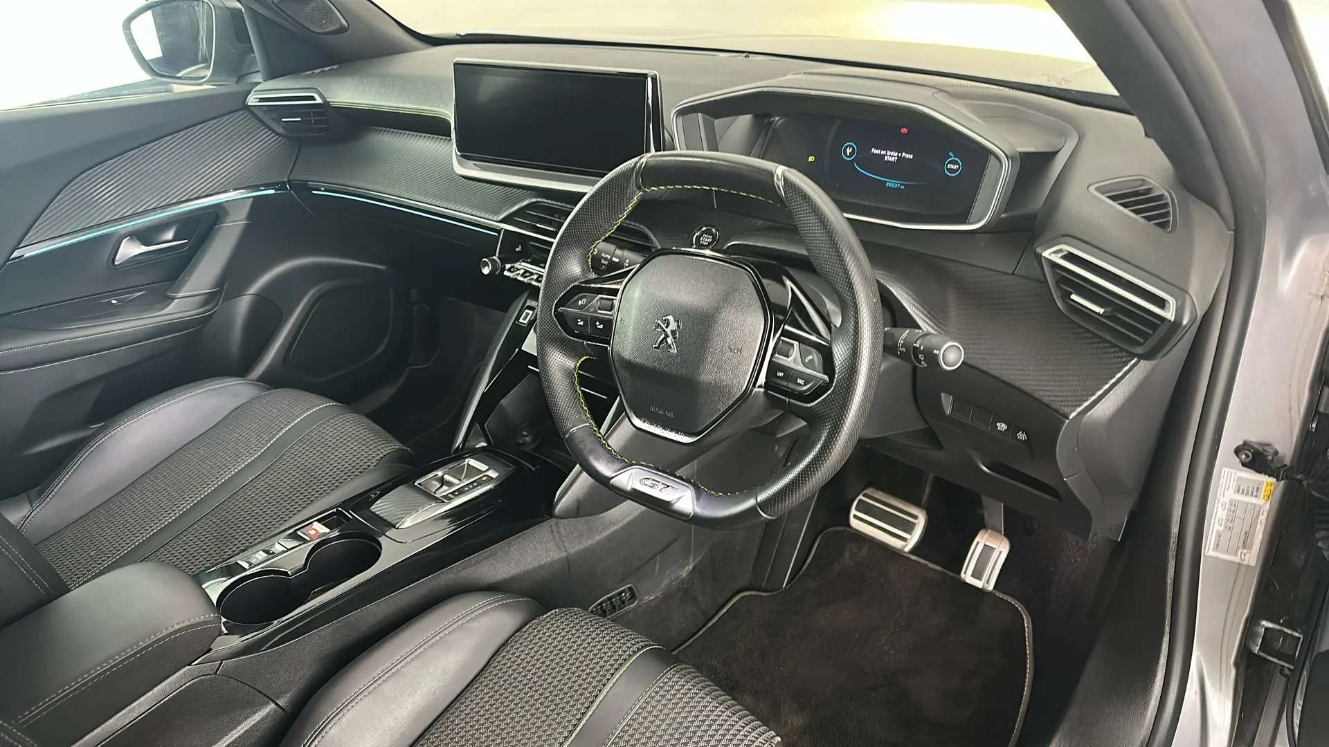 2023 PEUGEOT 2008 2023 PEUGEOT 2008