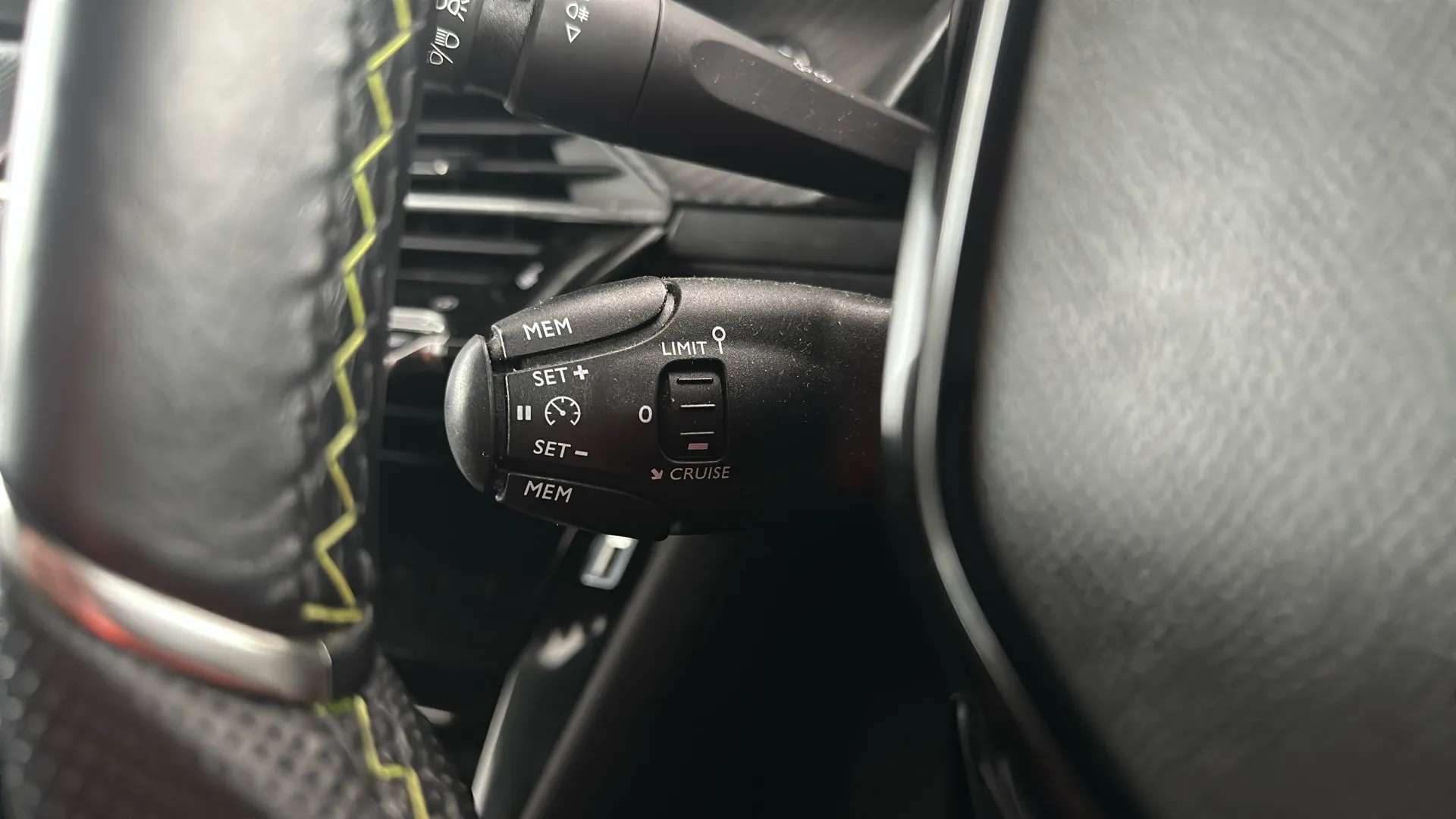 2023 PEUGEOT 2008 2023 PEUGEOT 2008