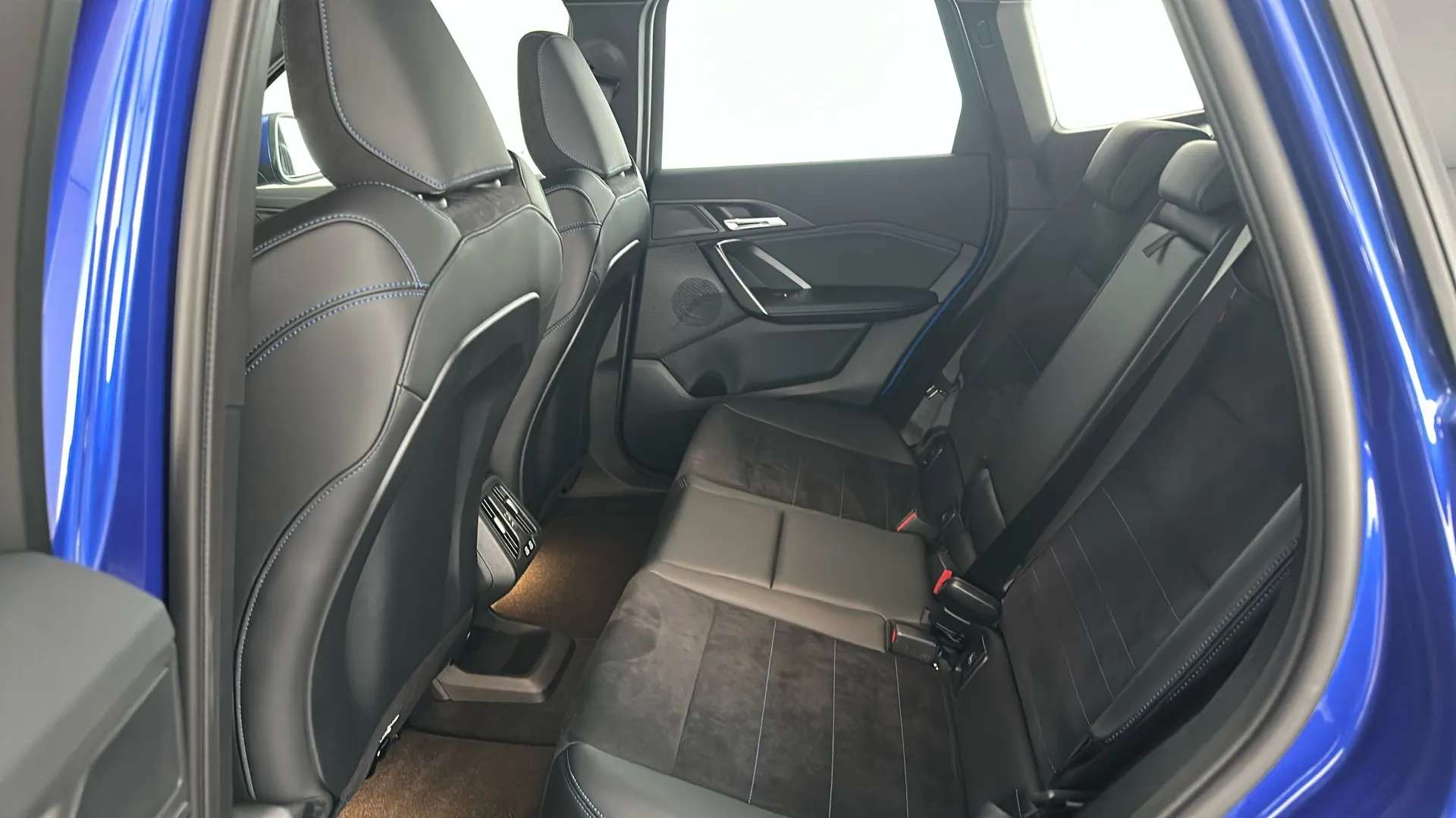 2025 BMW IX1 2025 BMW IX1