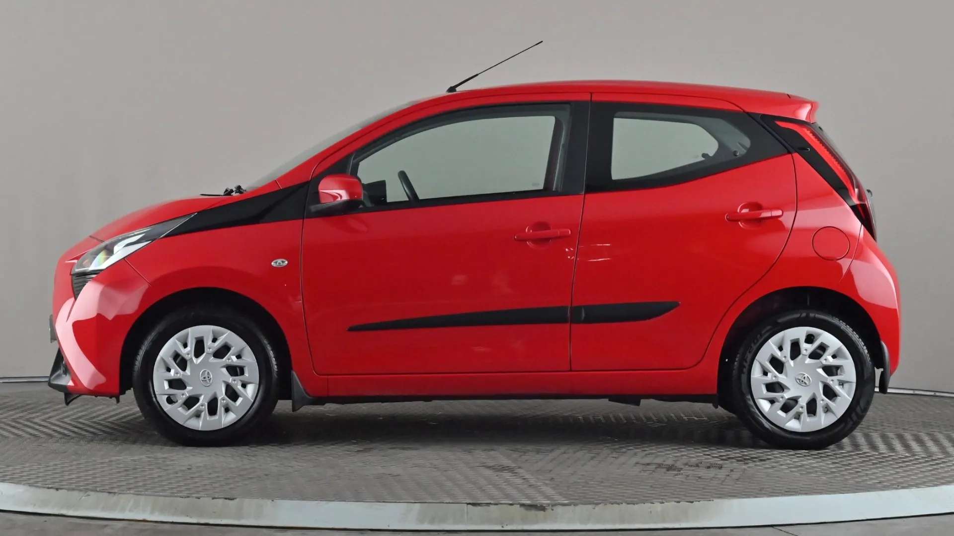 A 2020 TOYOTA AYGO 1.0 VVT-i X-Play TSS A 2020 TOYOTA AYGO 1.0 VVT-i X-Play TSS