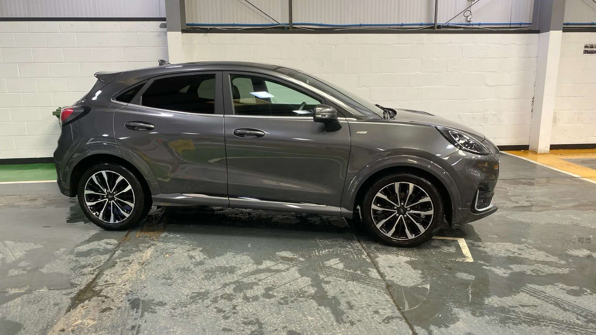 A 2023 FORD PUMA 1.0 EcoBoost Hybrid mHEV ST-Line Vignale A 2023 FORD PUMA 1.0 EcoBoost Hybrid mHEV ST-Line Vignale