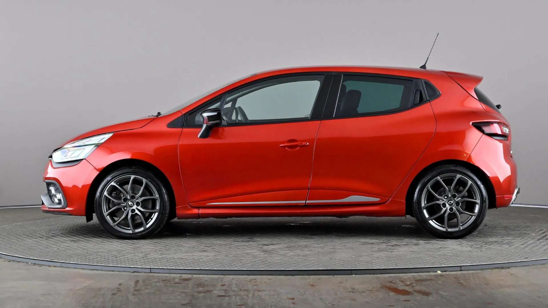 A 2016 RENAULT CLIO 1.6T 16V Renaultsport Nav 200 Auto A 2016 RENAULT CLIO 1.6T 16V Renaultsport Nav 200 Auto