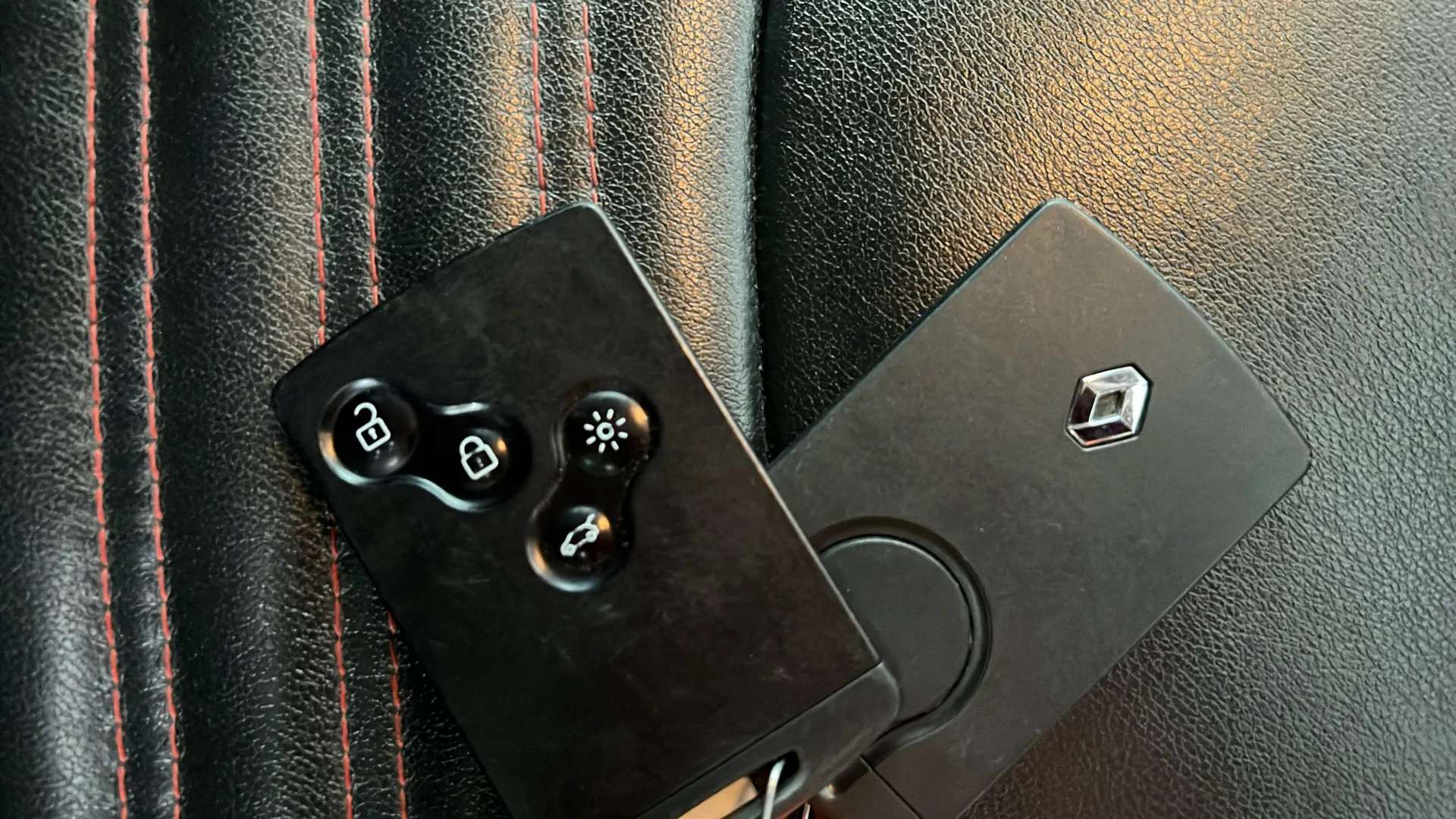 2016 RENAULT CLIO 2016 RENAULT CLIO