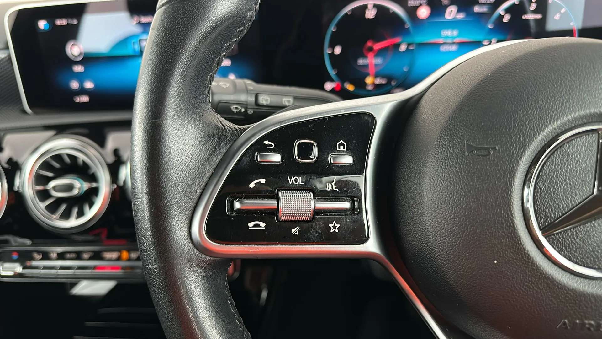 2018 MERCEDES-BENZ A CLASS 2018 MERCEDES-BENZ A CLASS