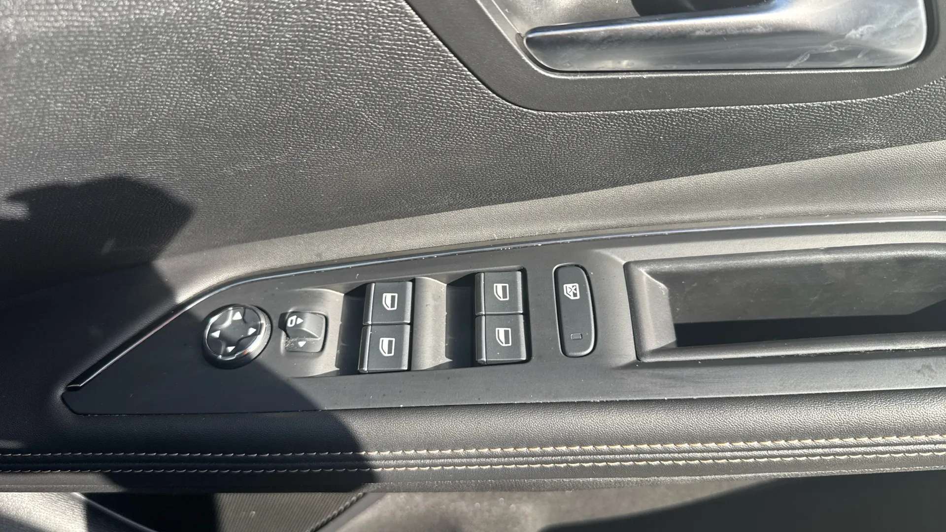 2022 PEUGEOT 5008 2022 PEUGEOT 5008